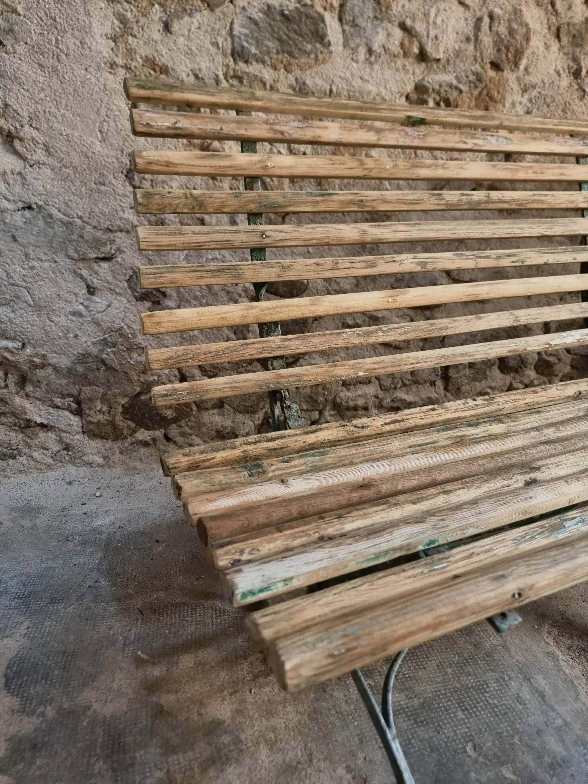 Banc de jardin pliant français ancien, pin et cadre en fer riveté