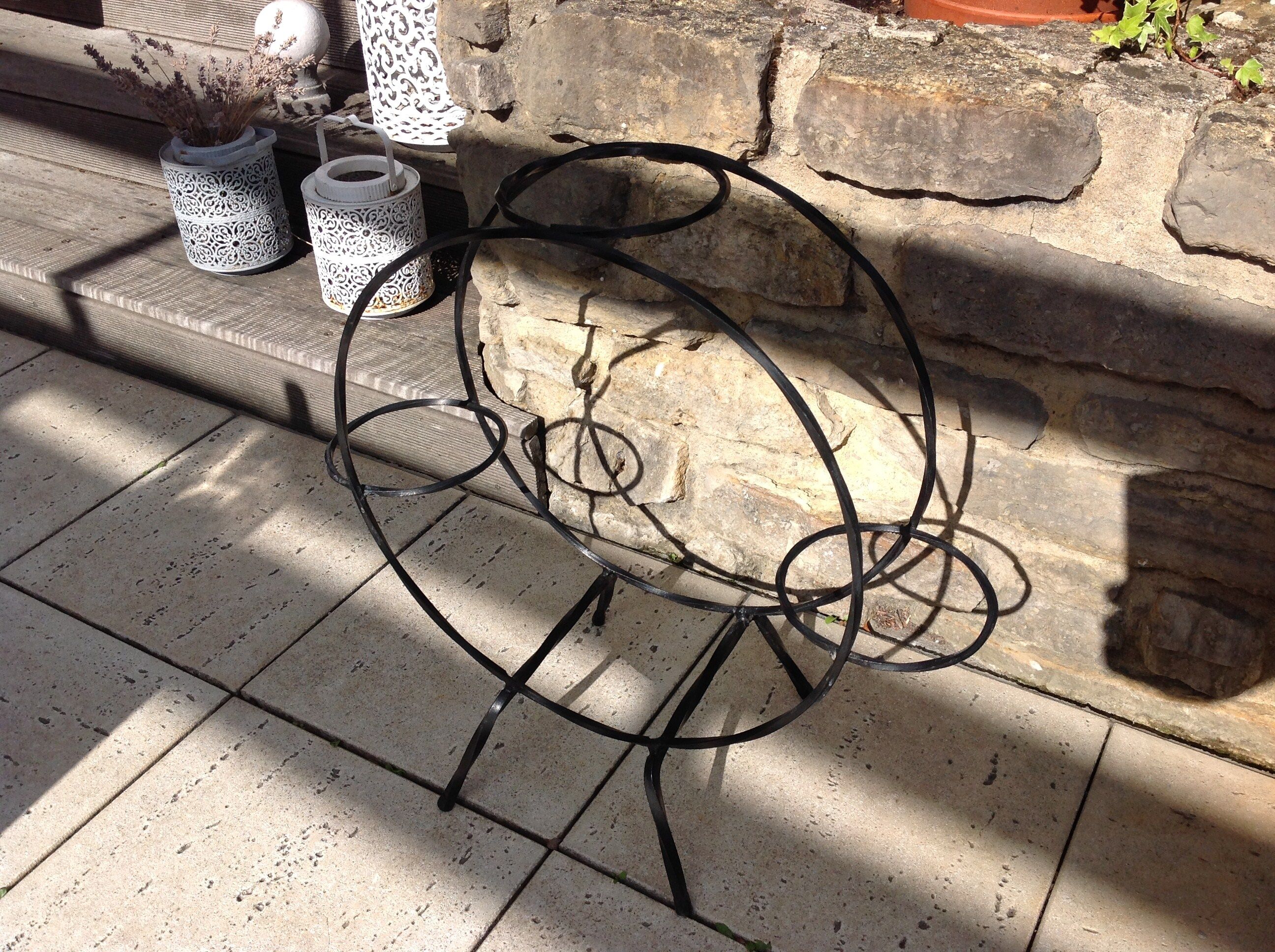 Black wrought iron plant holder 60