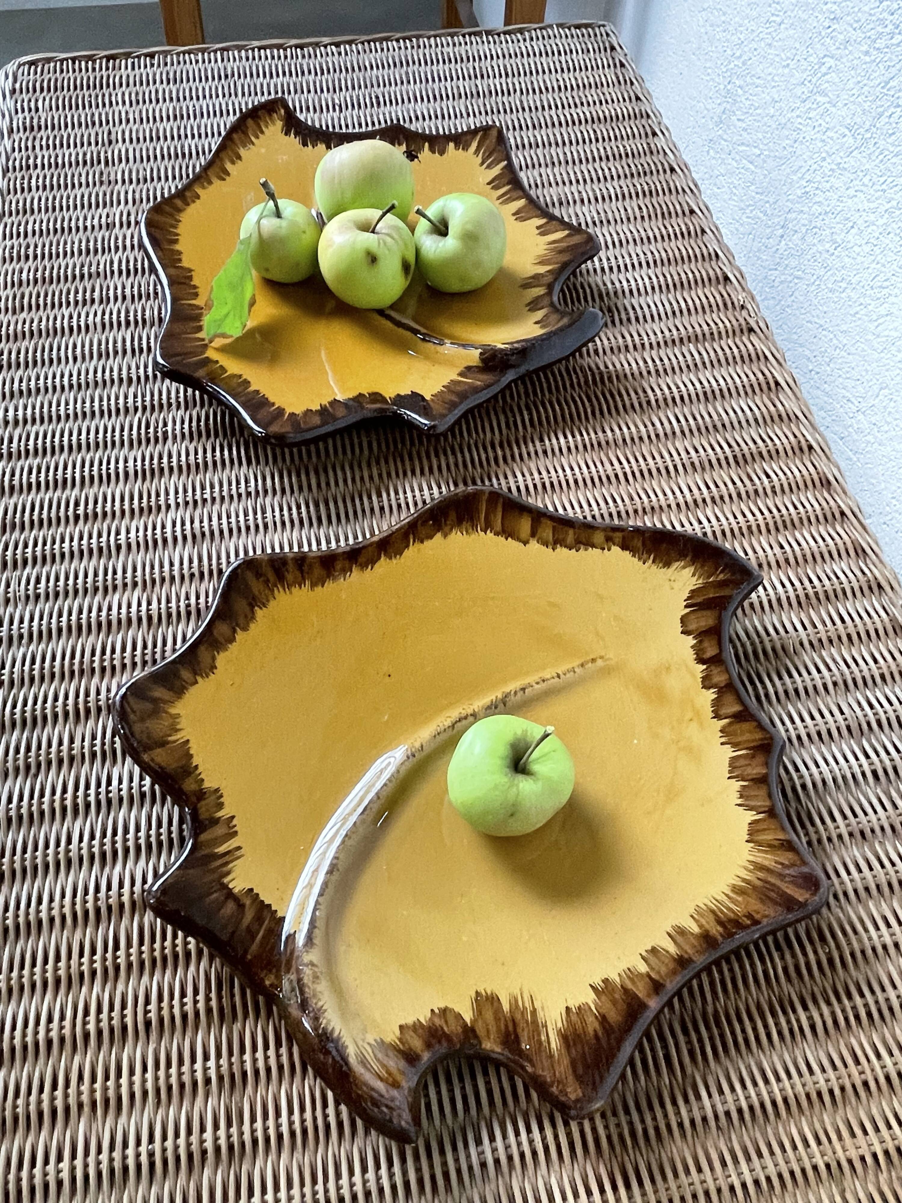 2 assiettes « feuille » céramique jaune