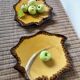 2 assiettes « feuille » céramique jaune