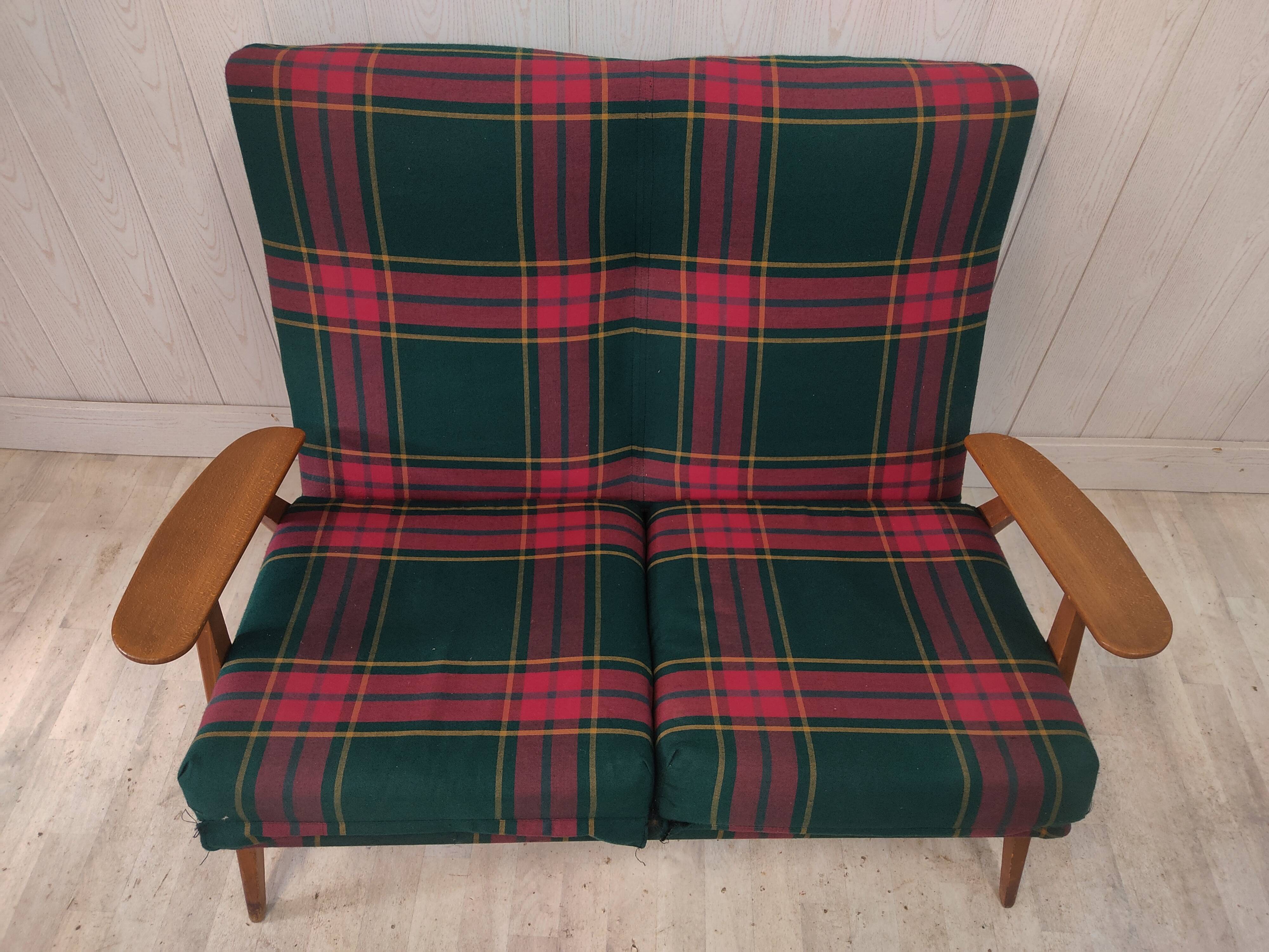 Scandinavian bench compass feet