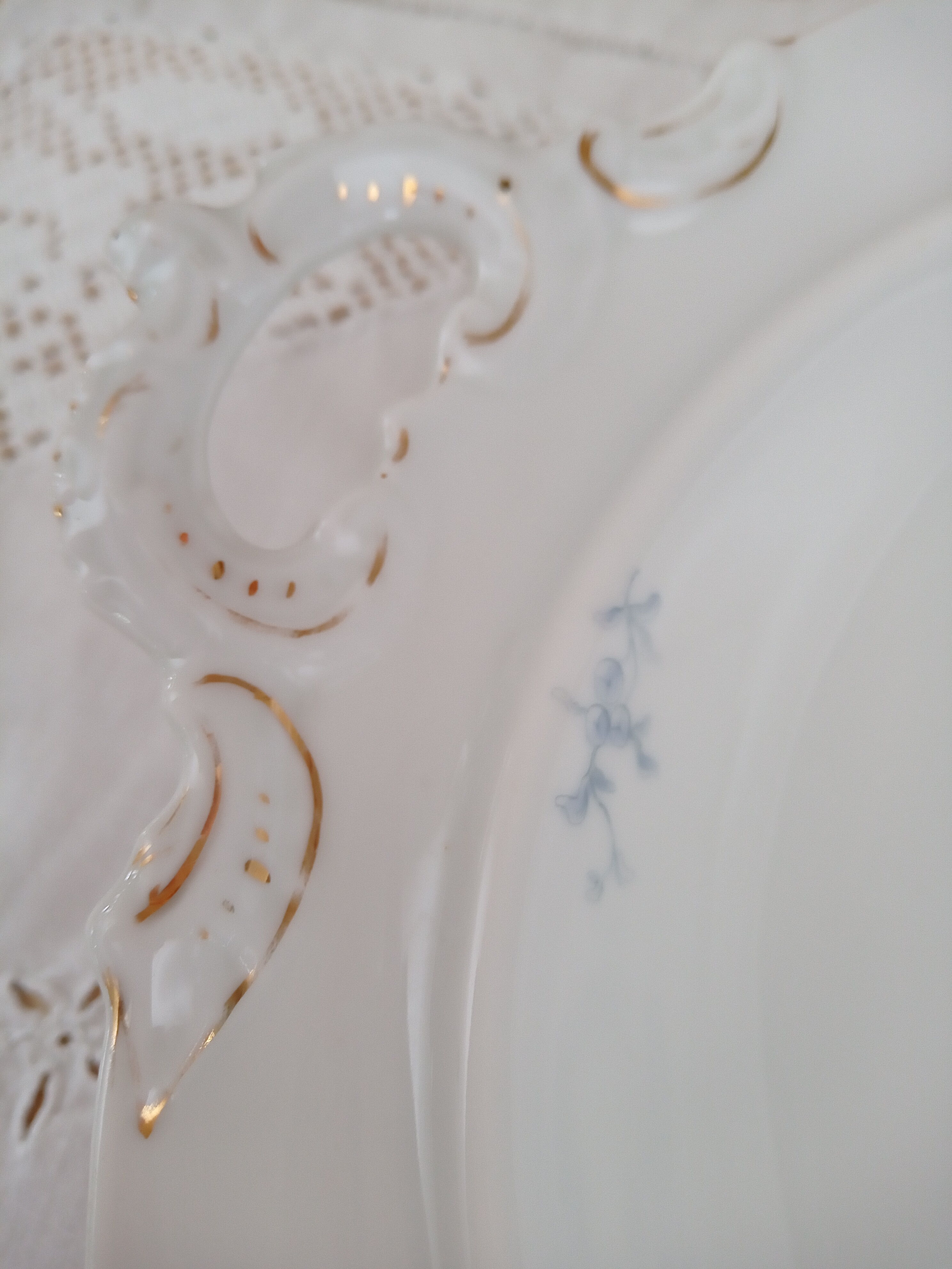 Compotier on porcelain pedestal decoration pale blue flowers