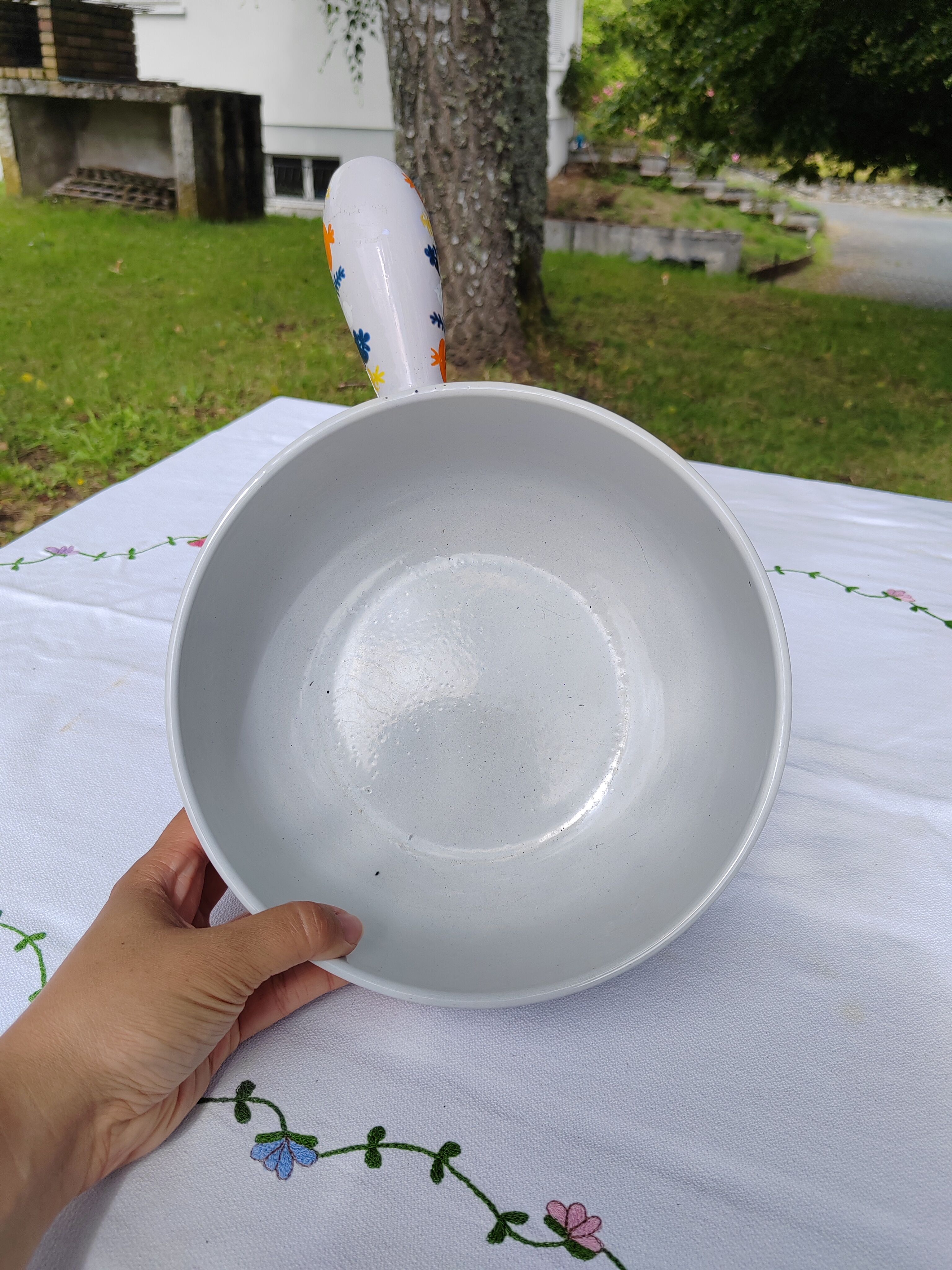 Enamelled cast iron fondue pan