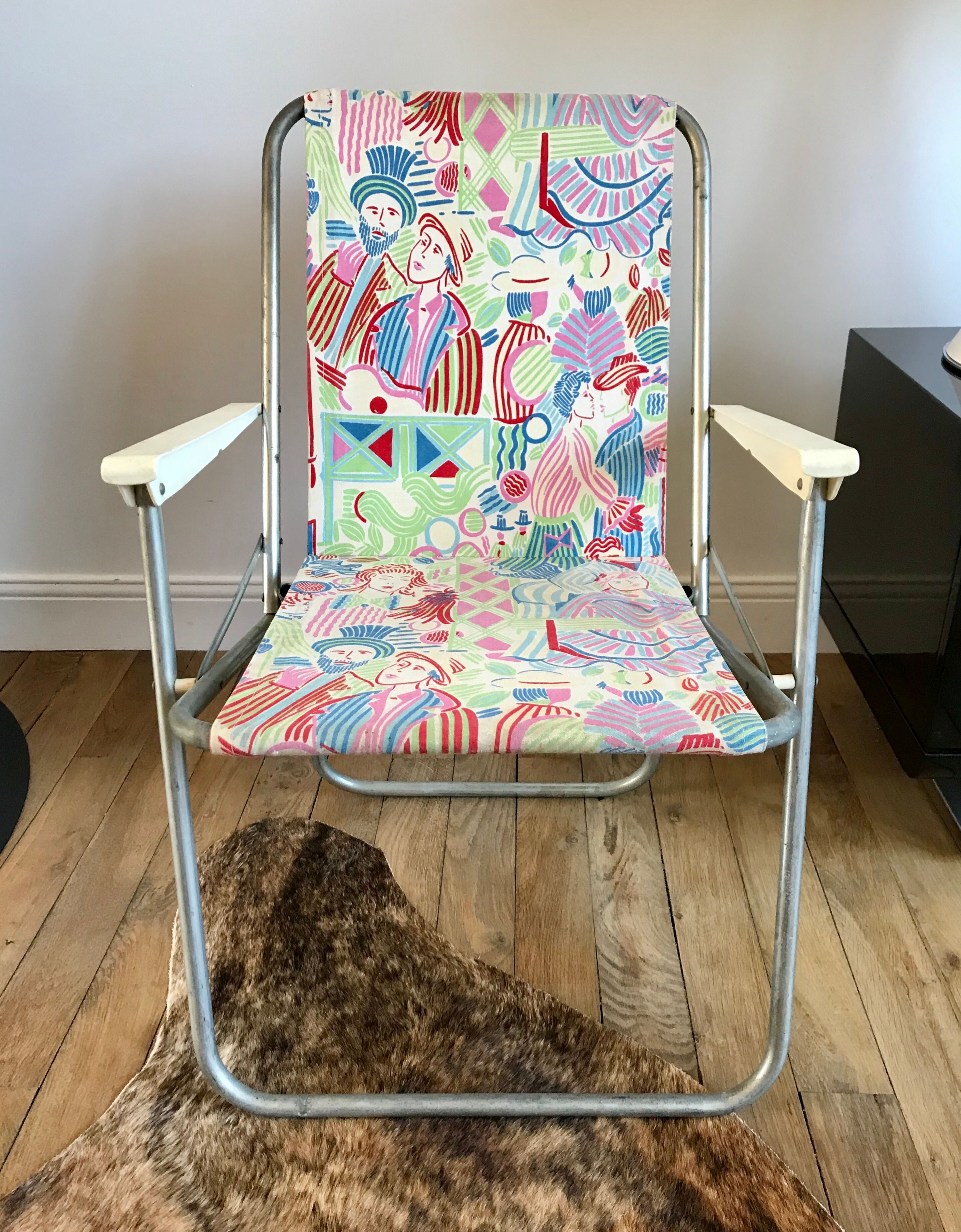 Colorful folding camping chair face pattern 70s