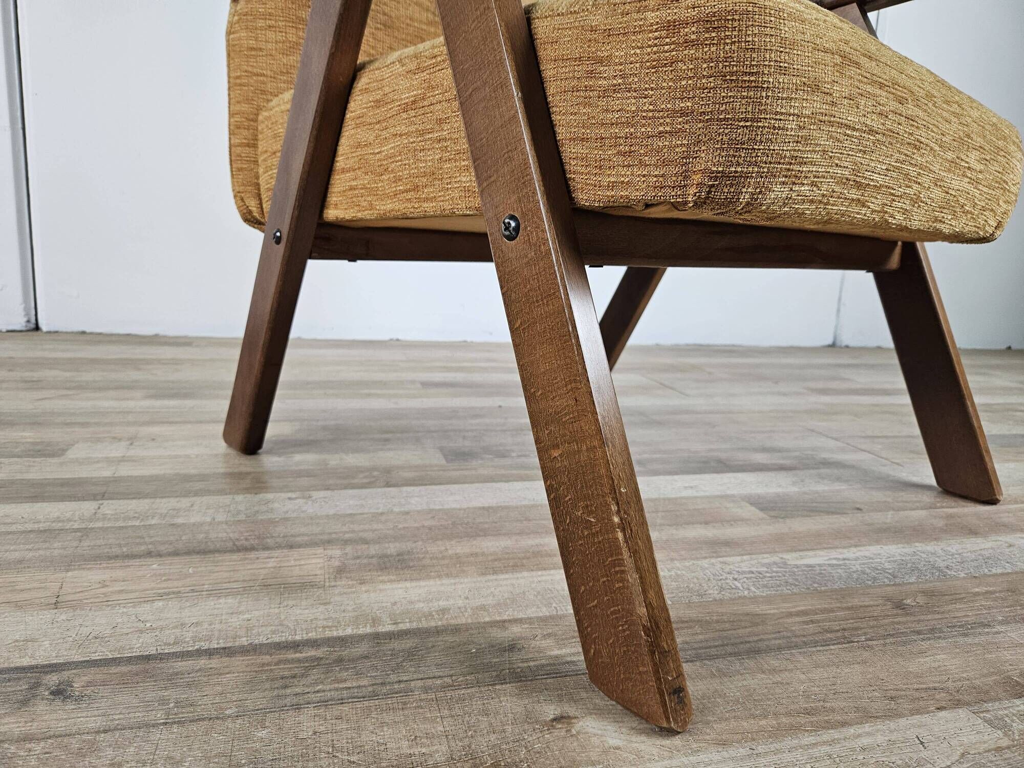 Fauteuil inclinable en bois et tissu des années 70