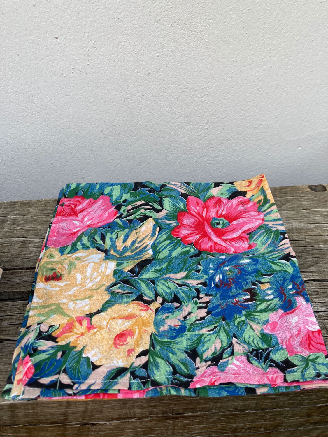 12 napkins table fabric with flowers vintage 1970