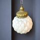 Lampe suspendue en verre blanc de style Régence