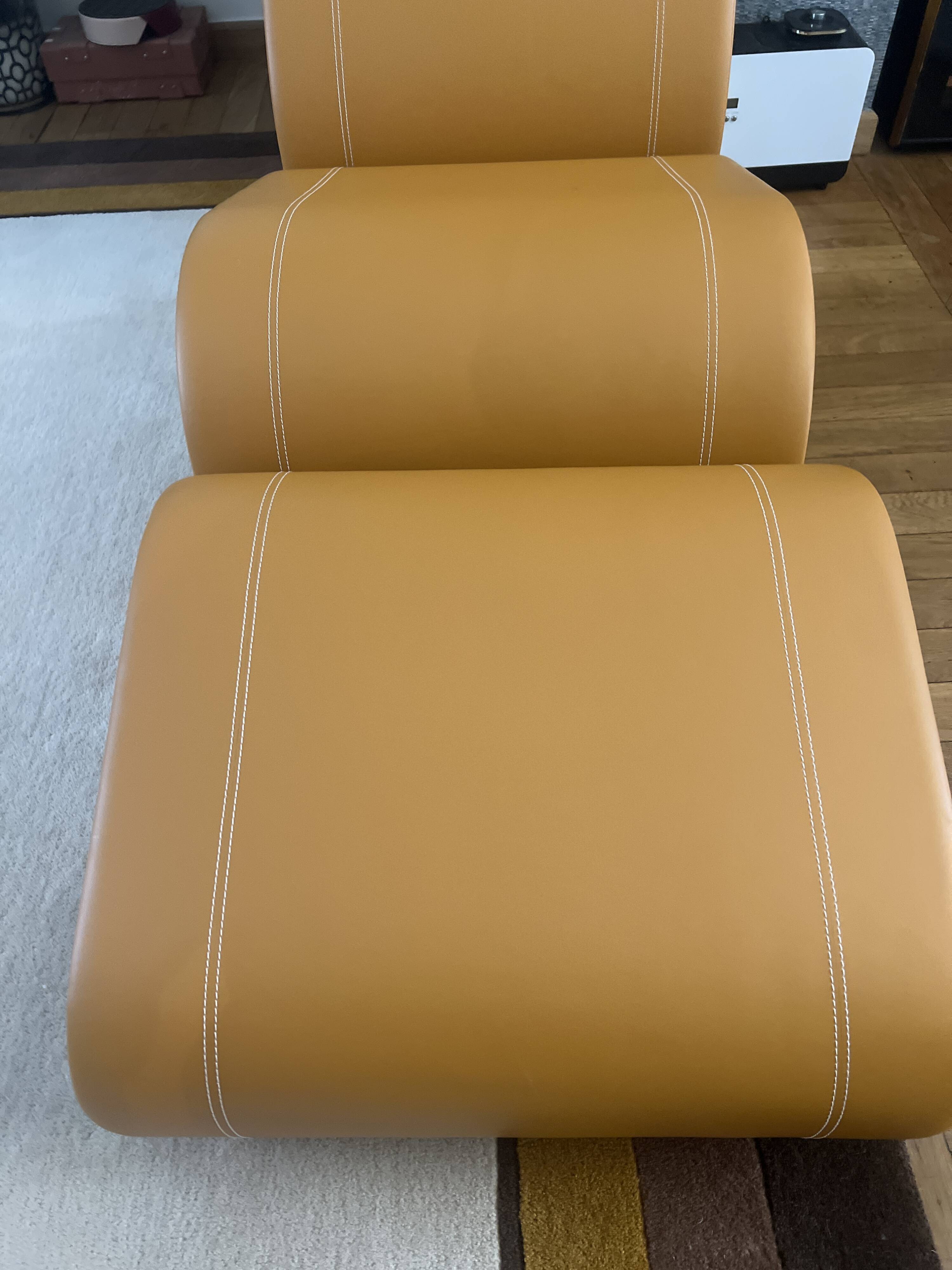 Luxury saddle leather lounge chair