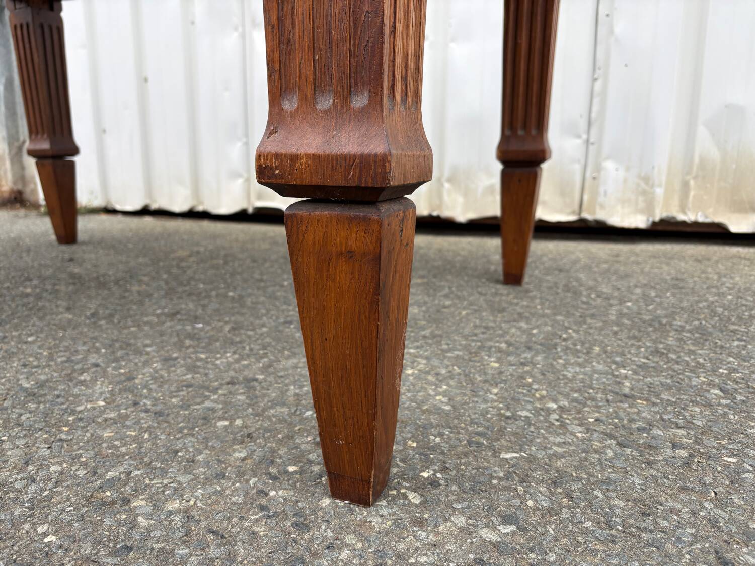 Art Deco table sculpted in solid wood