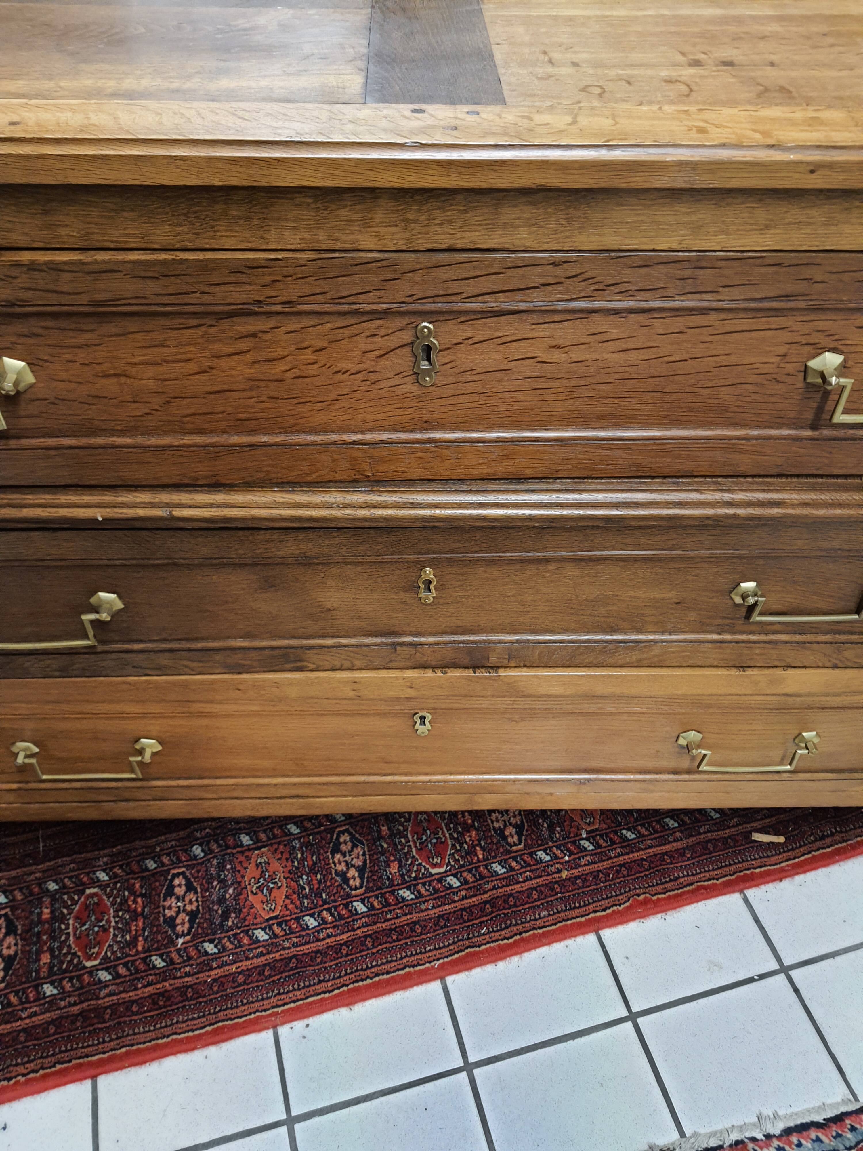 Louis XVI chest of drawers in Chene