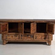 Buffet bas en orme à quatre portes et trois tiroirs – Chine, vers 1930