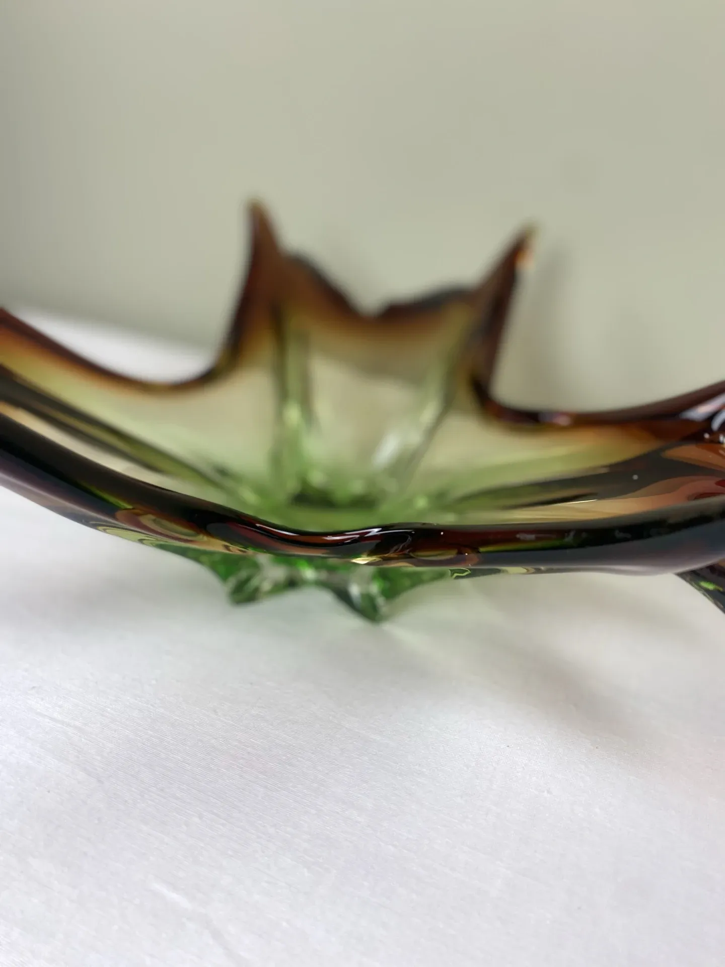 Coupe sculpturale en verre soufflé mis century