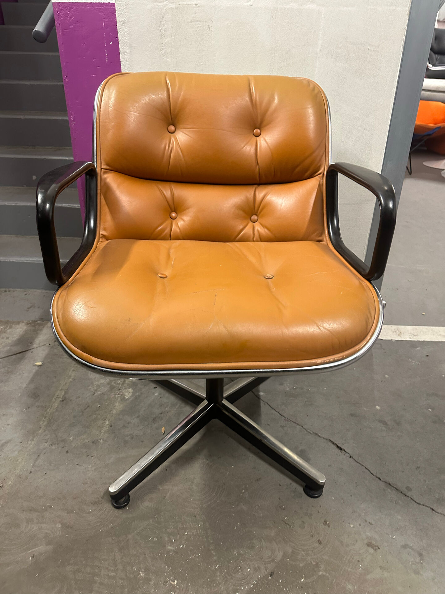 Fauteuil Pollock des années 80 en cuir cognac