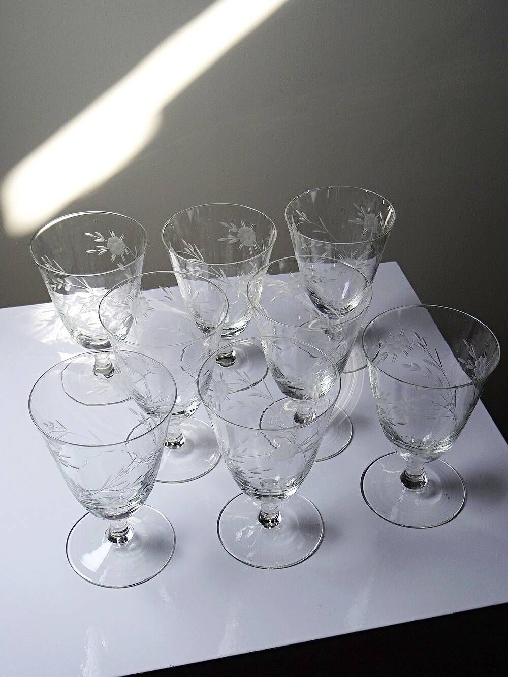 8 engraved crystal wine glasses with a floral design, Bohemia, early 20th century.