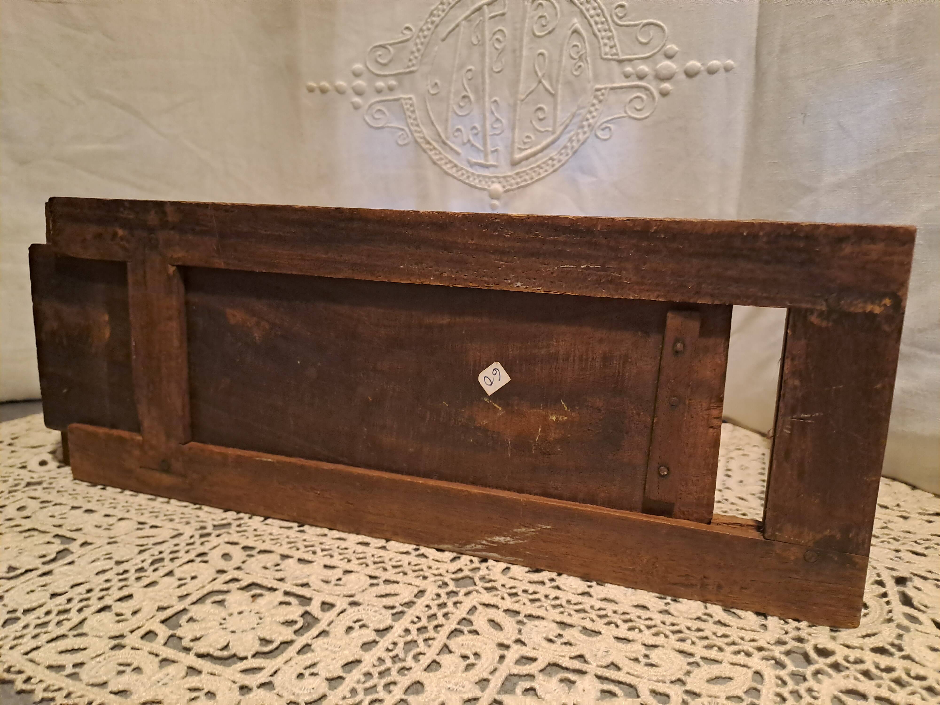 Book support to pose extendable and foldable in wood of the islands carved 1980s