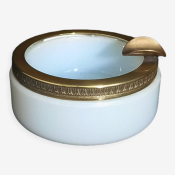 Ashtray in white opaline and gilded bronze