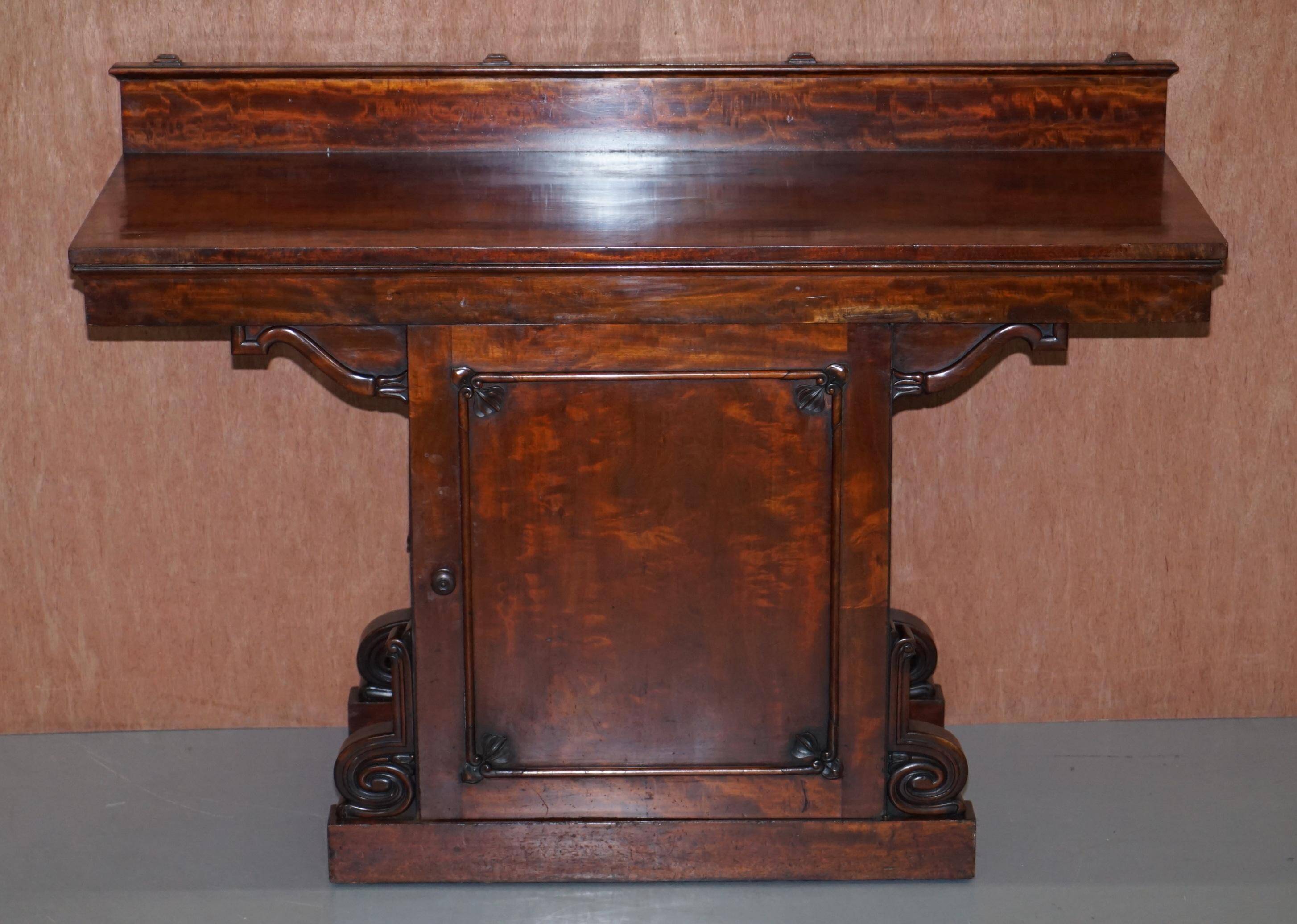 Buffet William IV in carved Cuban hardwood, circa 1830.