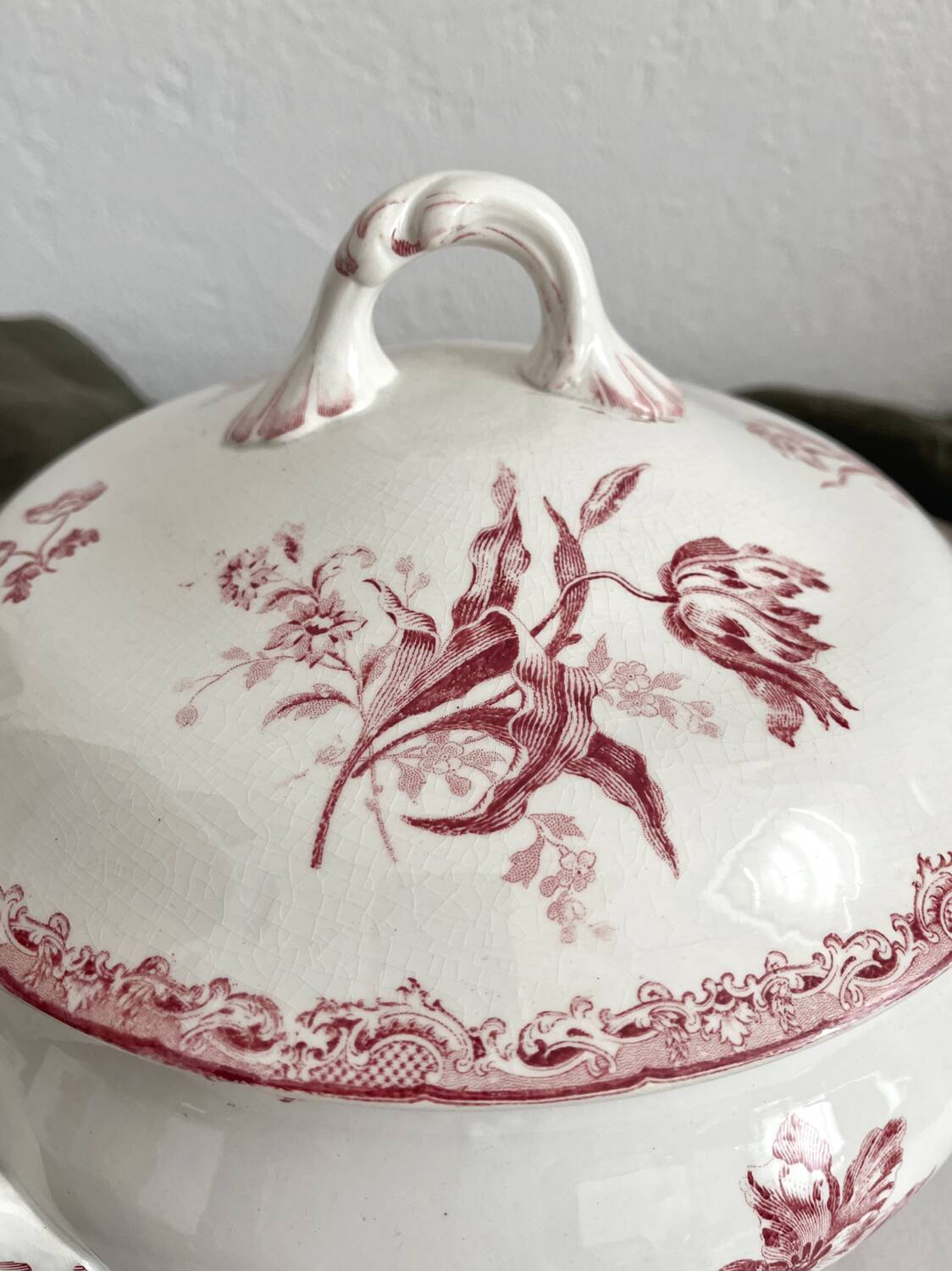 Fontanges ironstone tureen, Sarreguemines