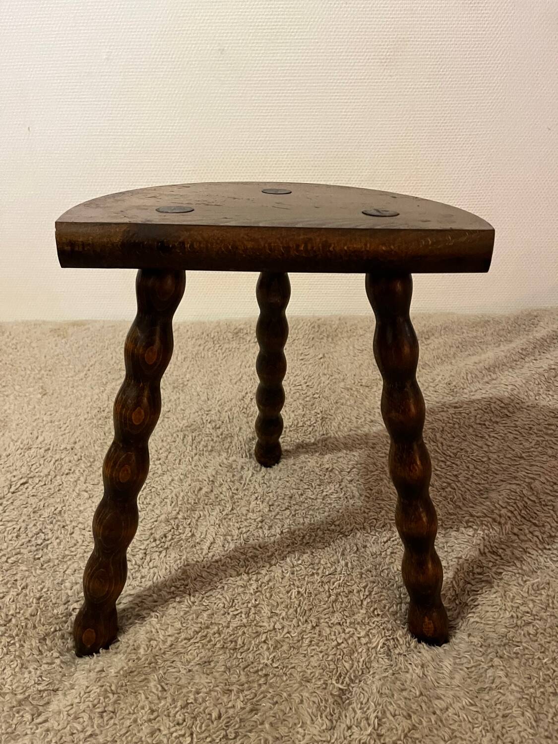 Tabouret tripode bois