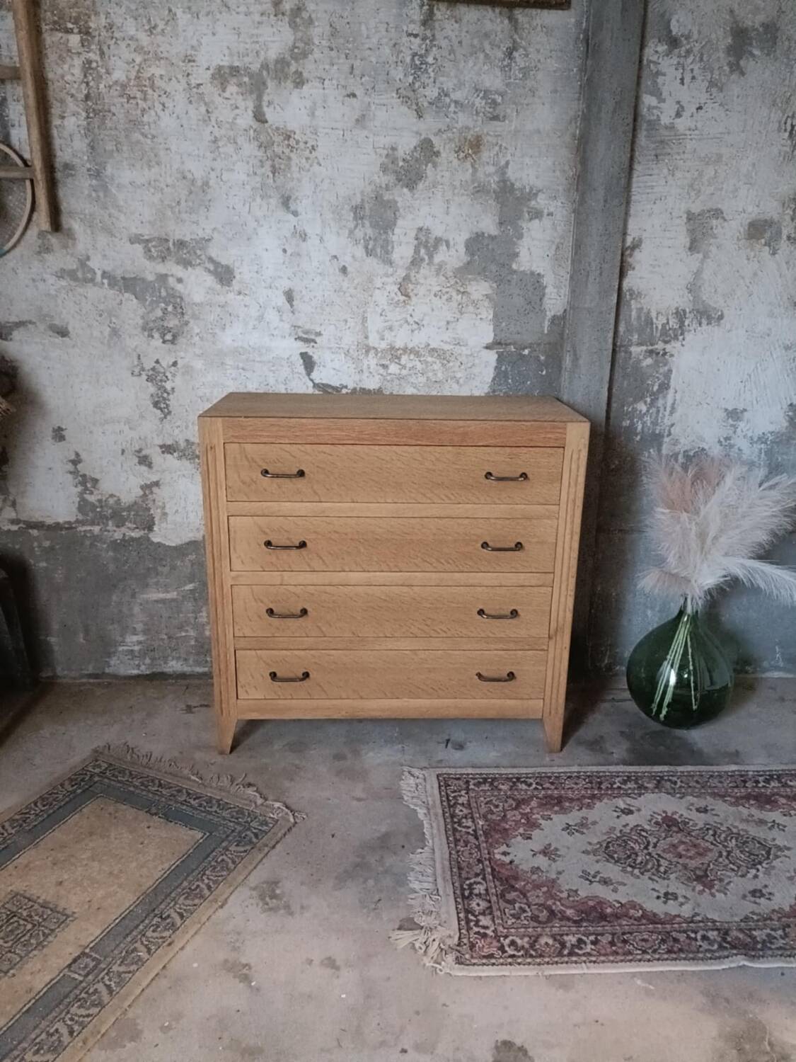 Wooden chest of drawers