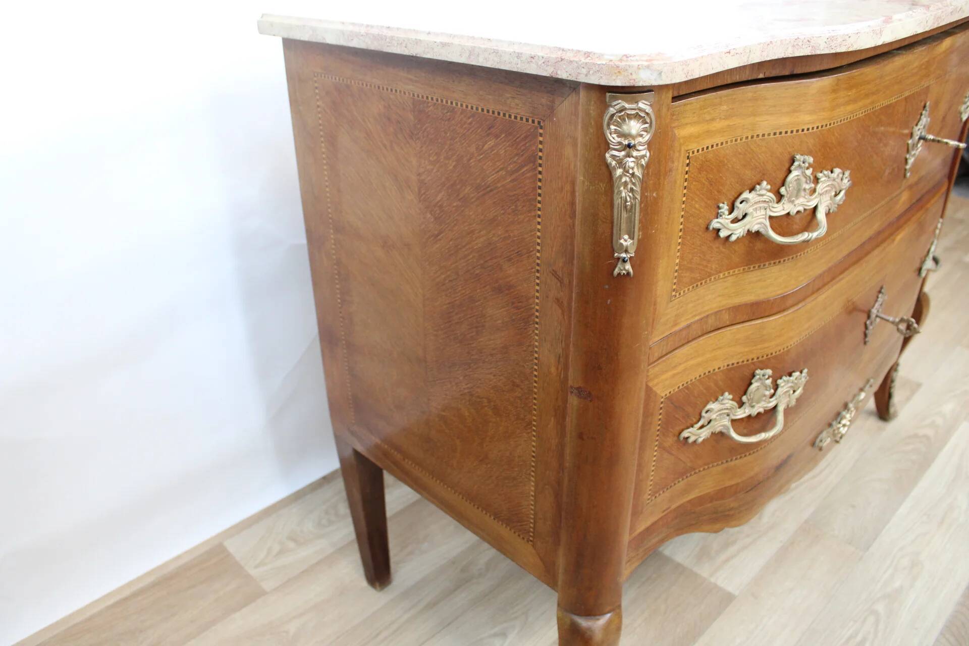 Commode sauteuse vintage scandinave en bois et marbre rose, années 1960