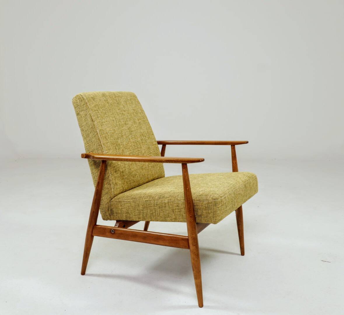 Fauteuil vintage olive vert design by H.Lis