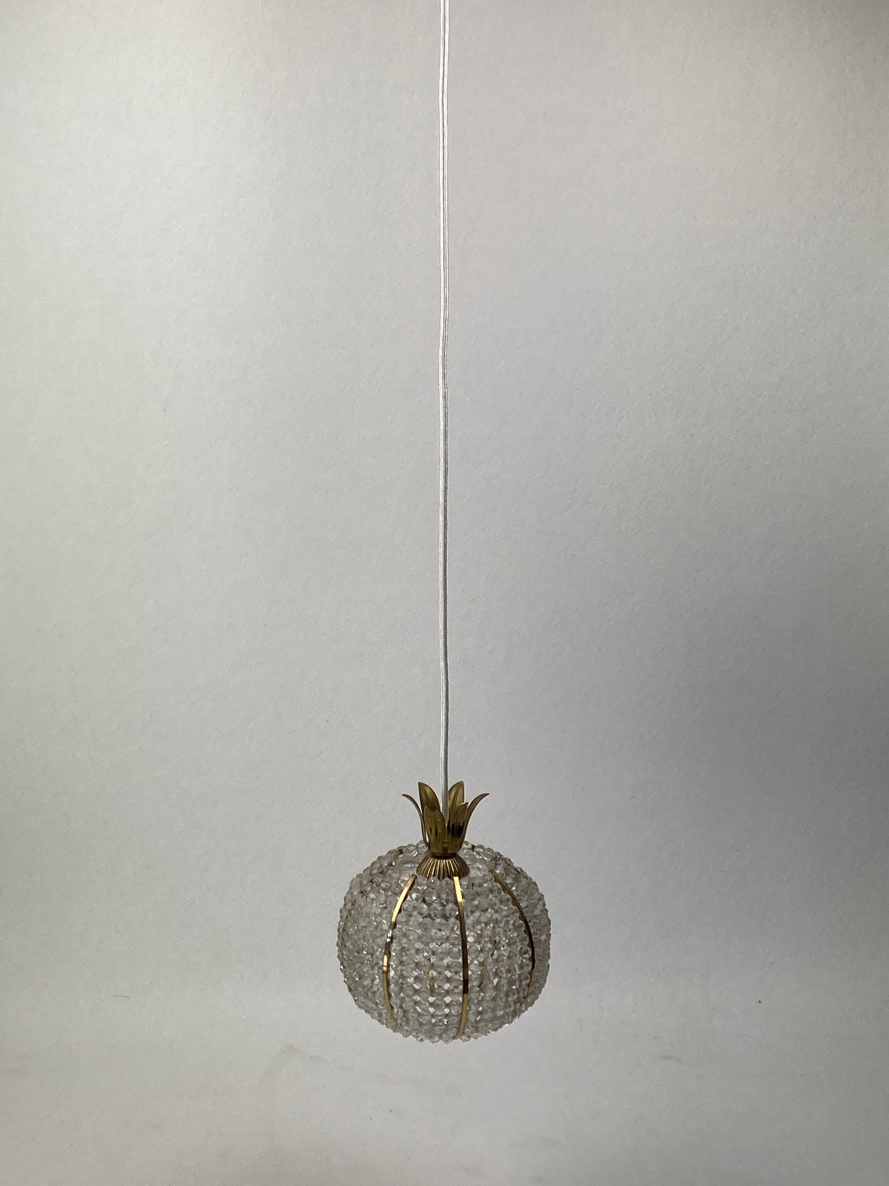 Suspension en cascade de pommes de pin régence hollywoodienne par Emil Stejnar pour Rupert Nikoll
