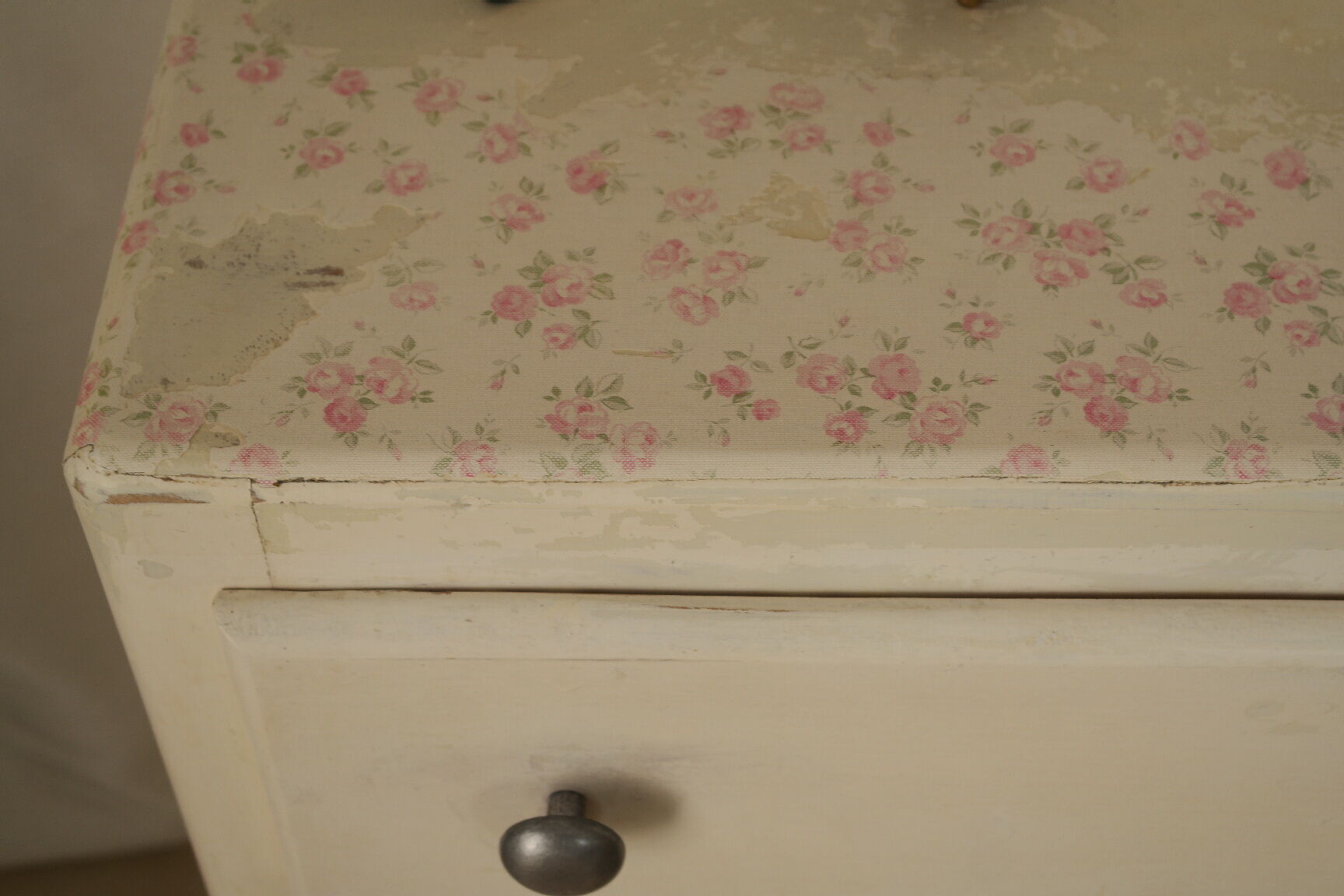 Commode art déco blanche patinée
