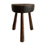 Tabouret tipode brutaliste en bois sculpté