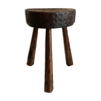 Tabouret tipode brutaliste en bois sculpté