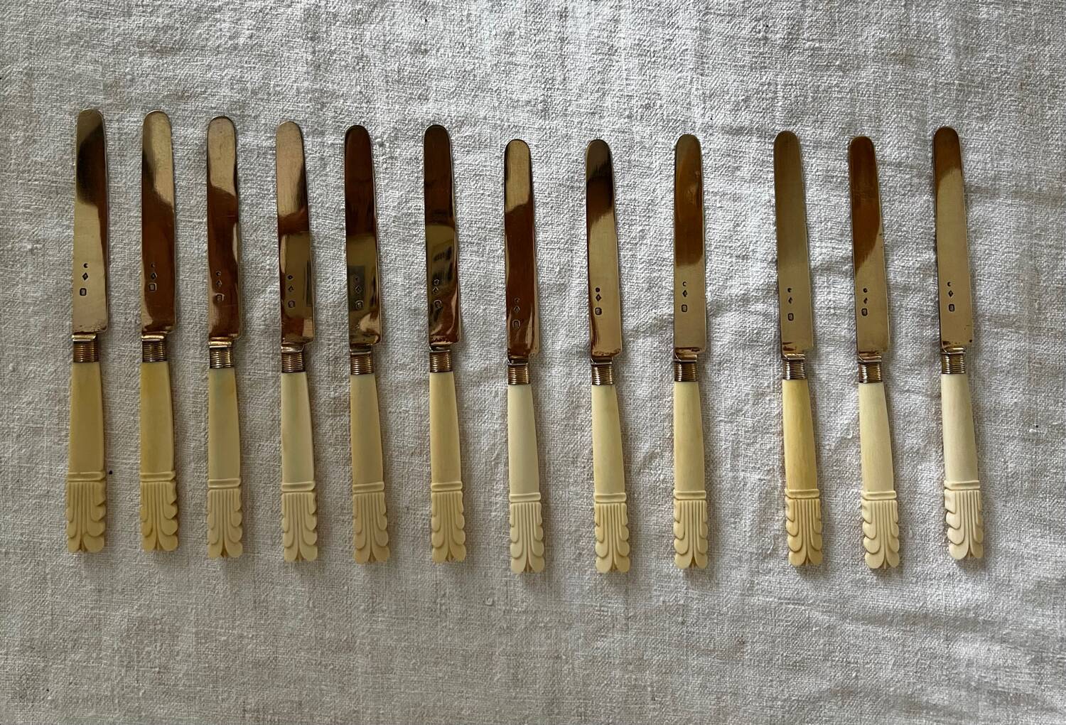 Ensemble de couteaux à dessert vermeil et ivoire