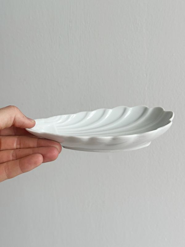 Lot de ramequins en porcelaine blanche, forme coquille nervurée