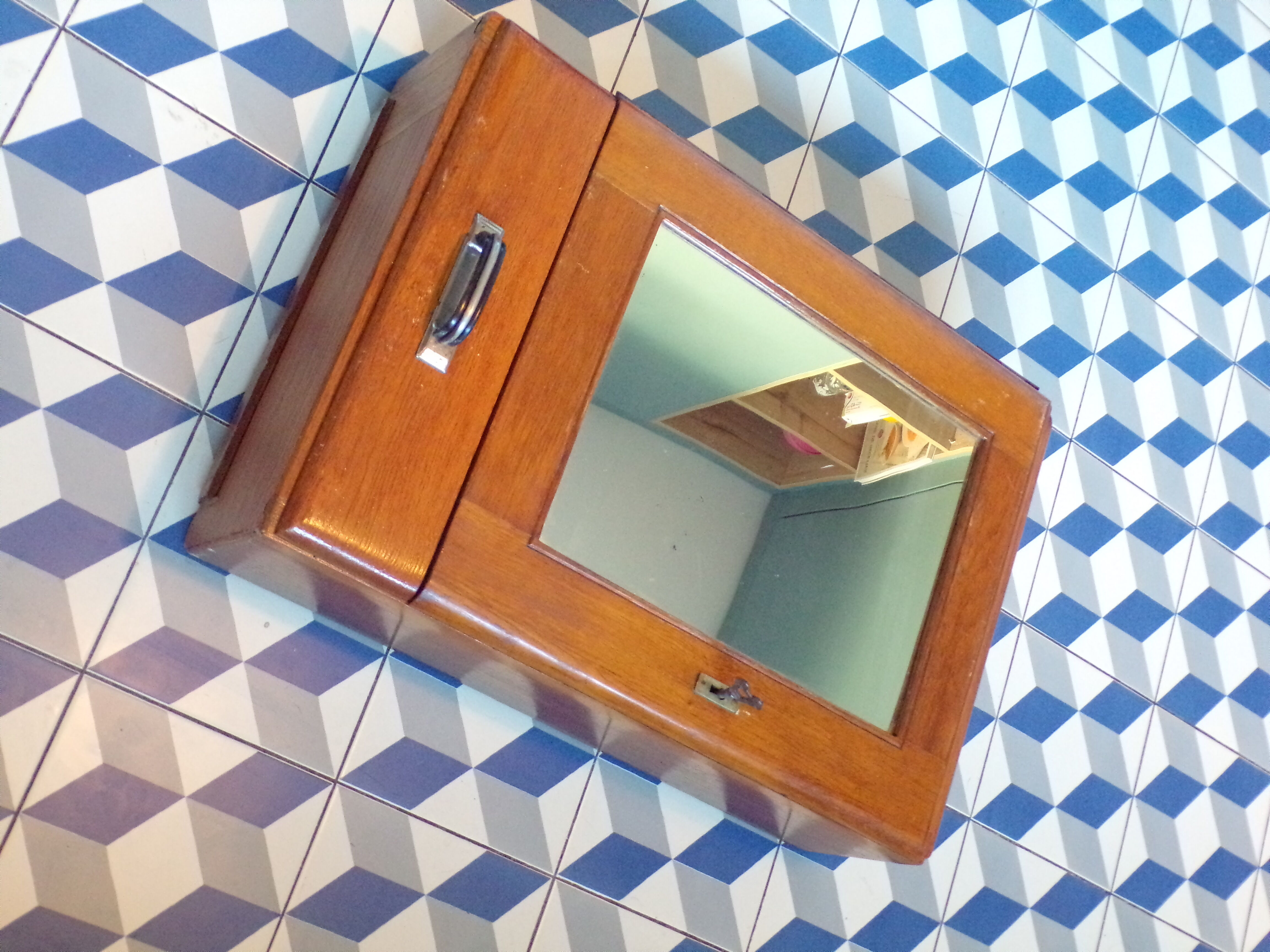 Wall-mounted toilet cabinet 1930