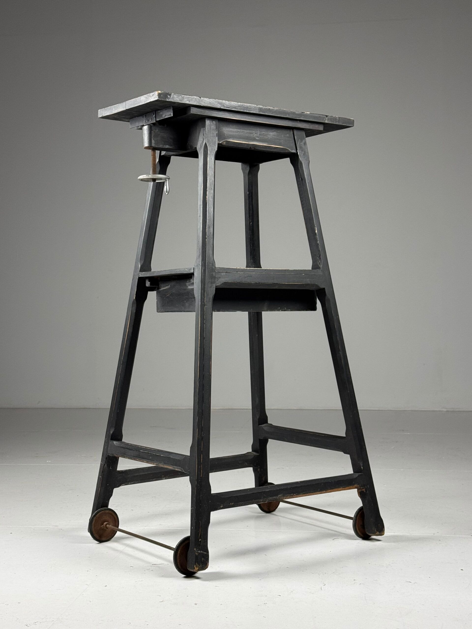 Sculpture pedestal column black