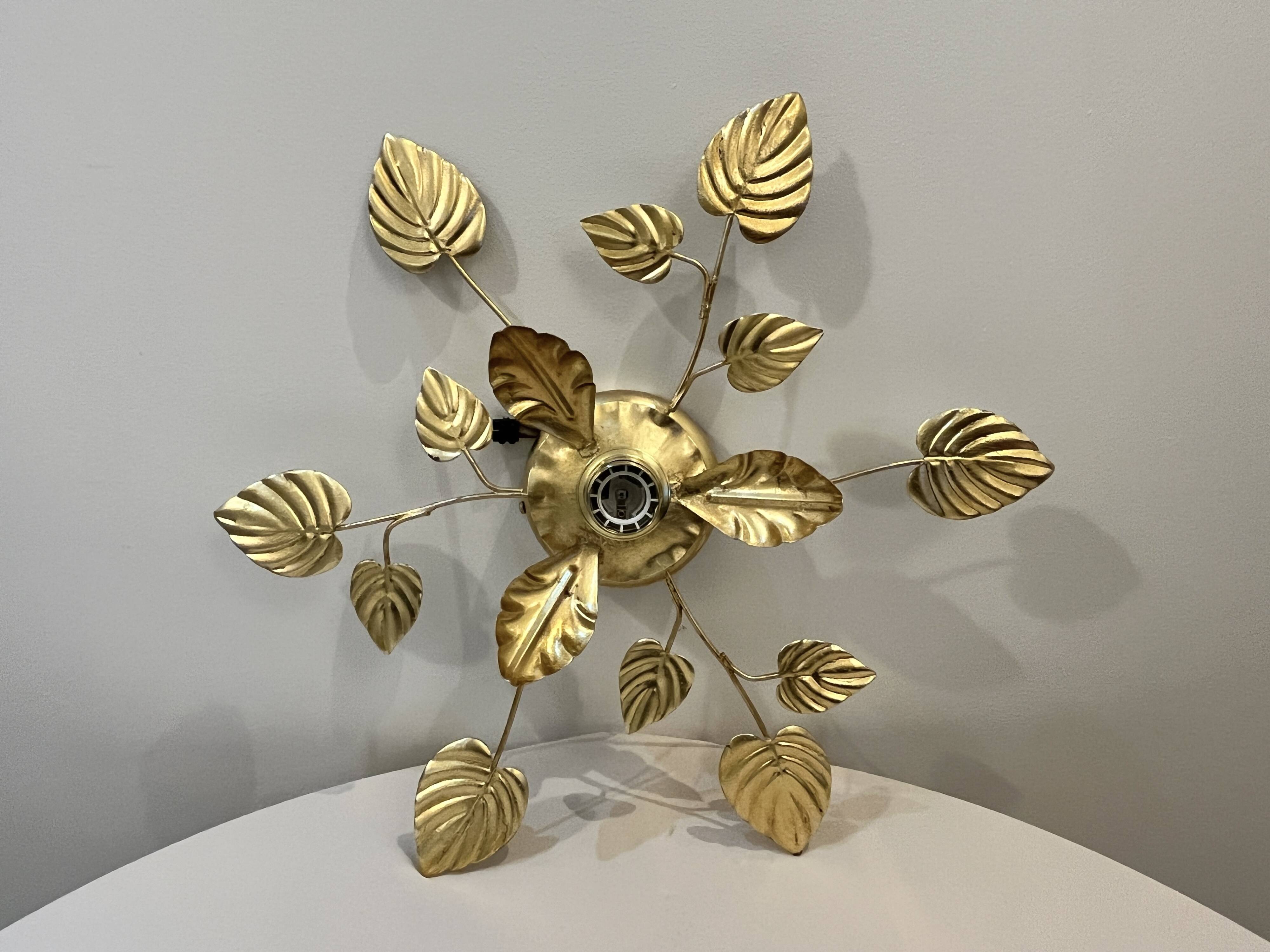 Gold leaf metal flower wall sconce 1970s 1980s Hollywood Regency Masca leaf