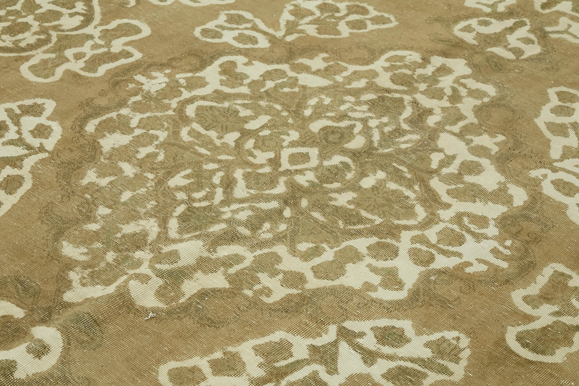 1980s 283 cm x 366 cm beige wool carpet