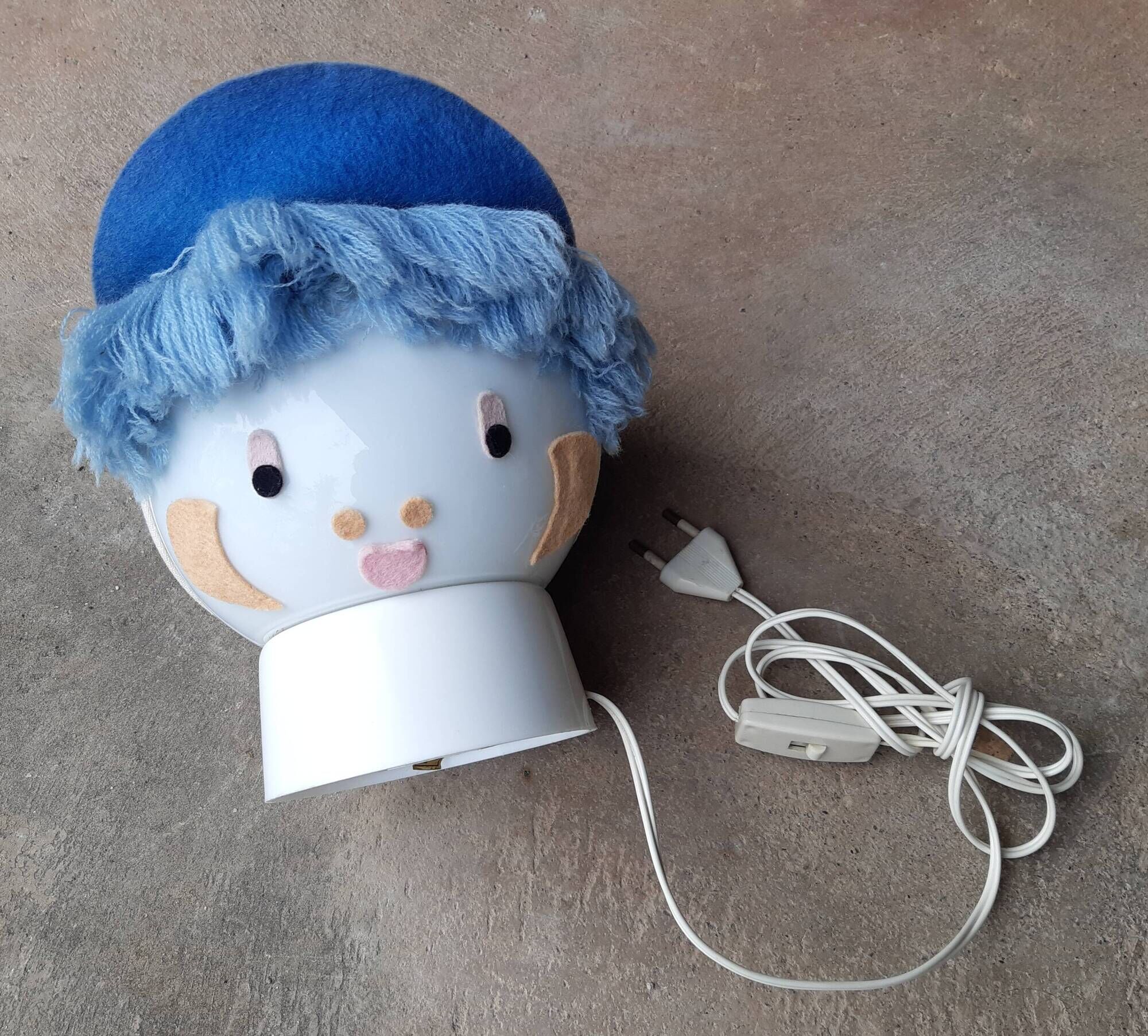 Small blue bedside lamp, child's head globe, vintage 1970