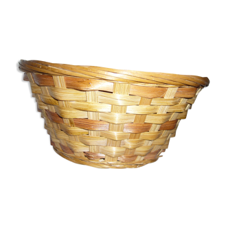 Two-tone woven bread or fruit basket