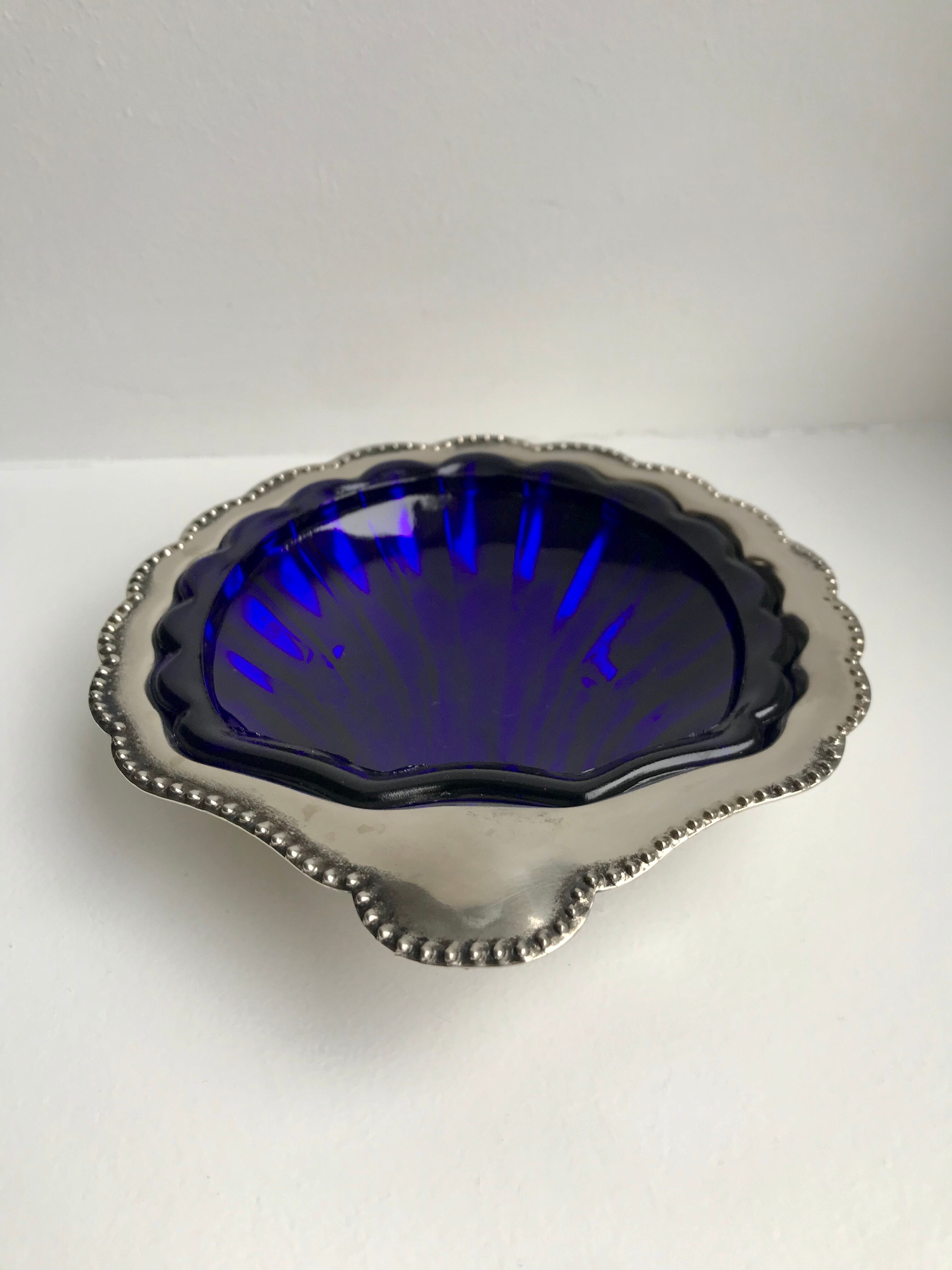 Empty-pocket / butter bowl shell in silver metal and blue glass 60s
