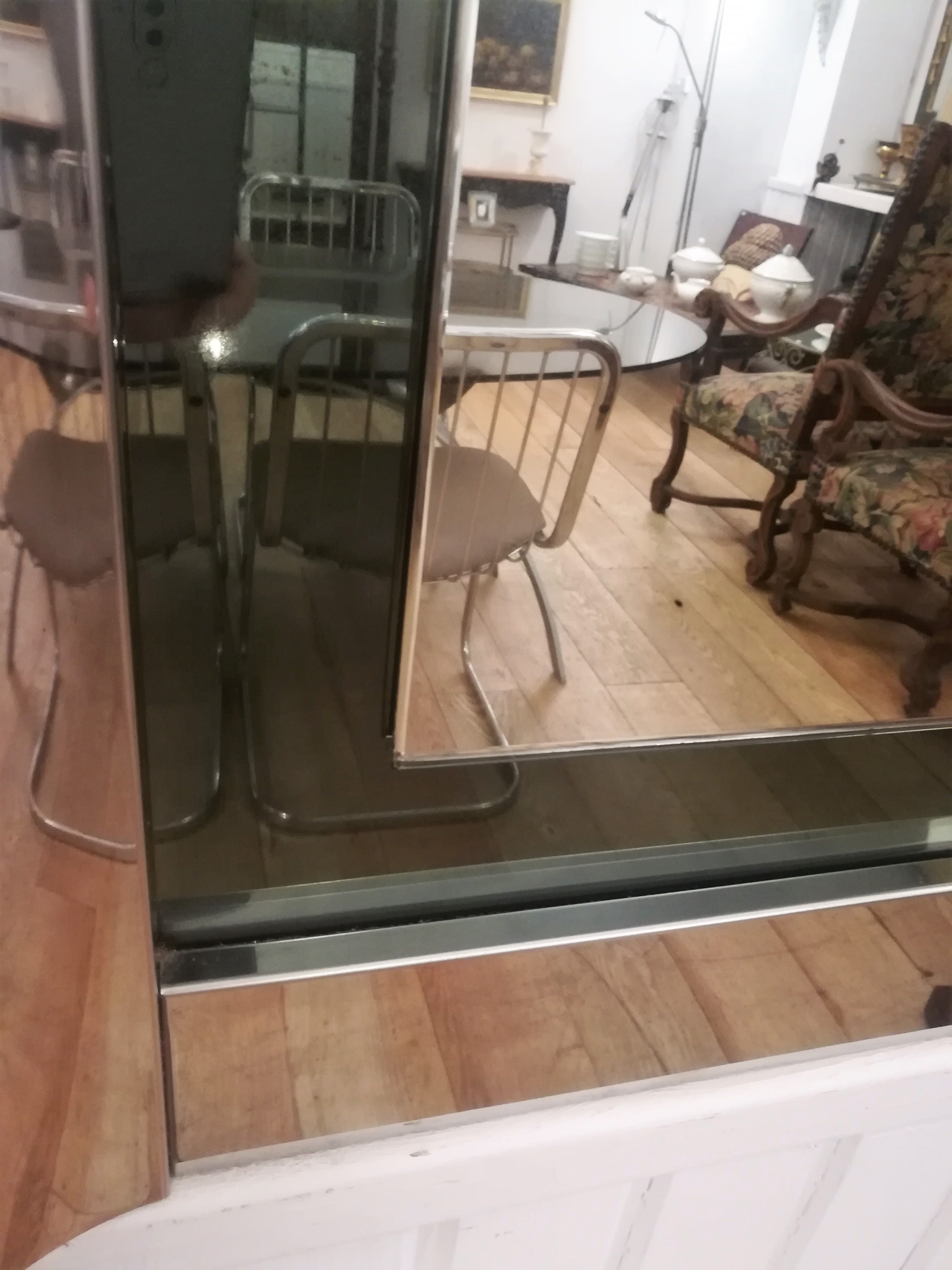 Bright artist's box mirror in chrome metal