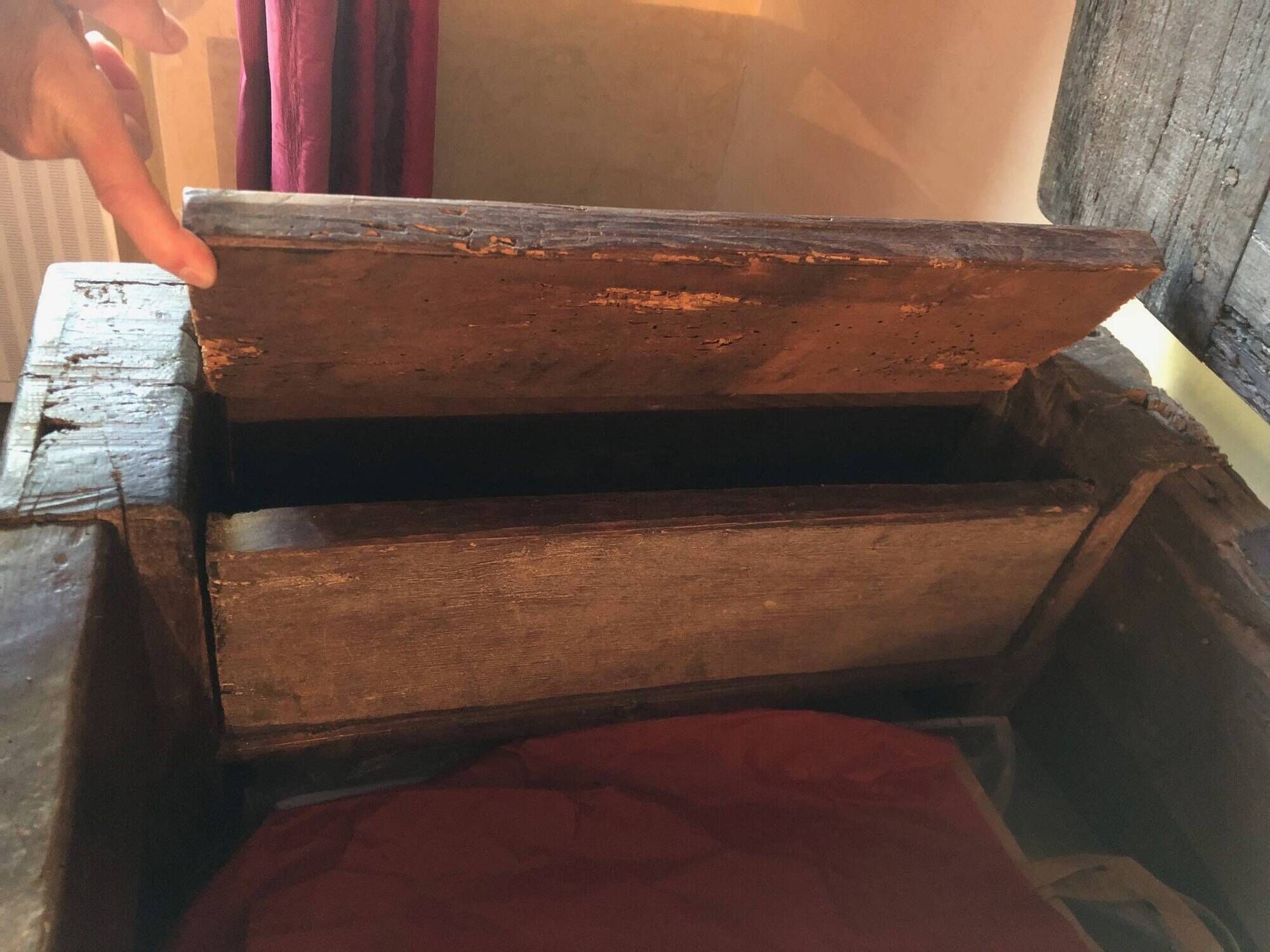 15th-century chest – panels with parchment pattern / napkin folds (coll