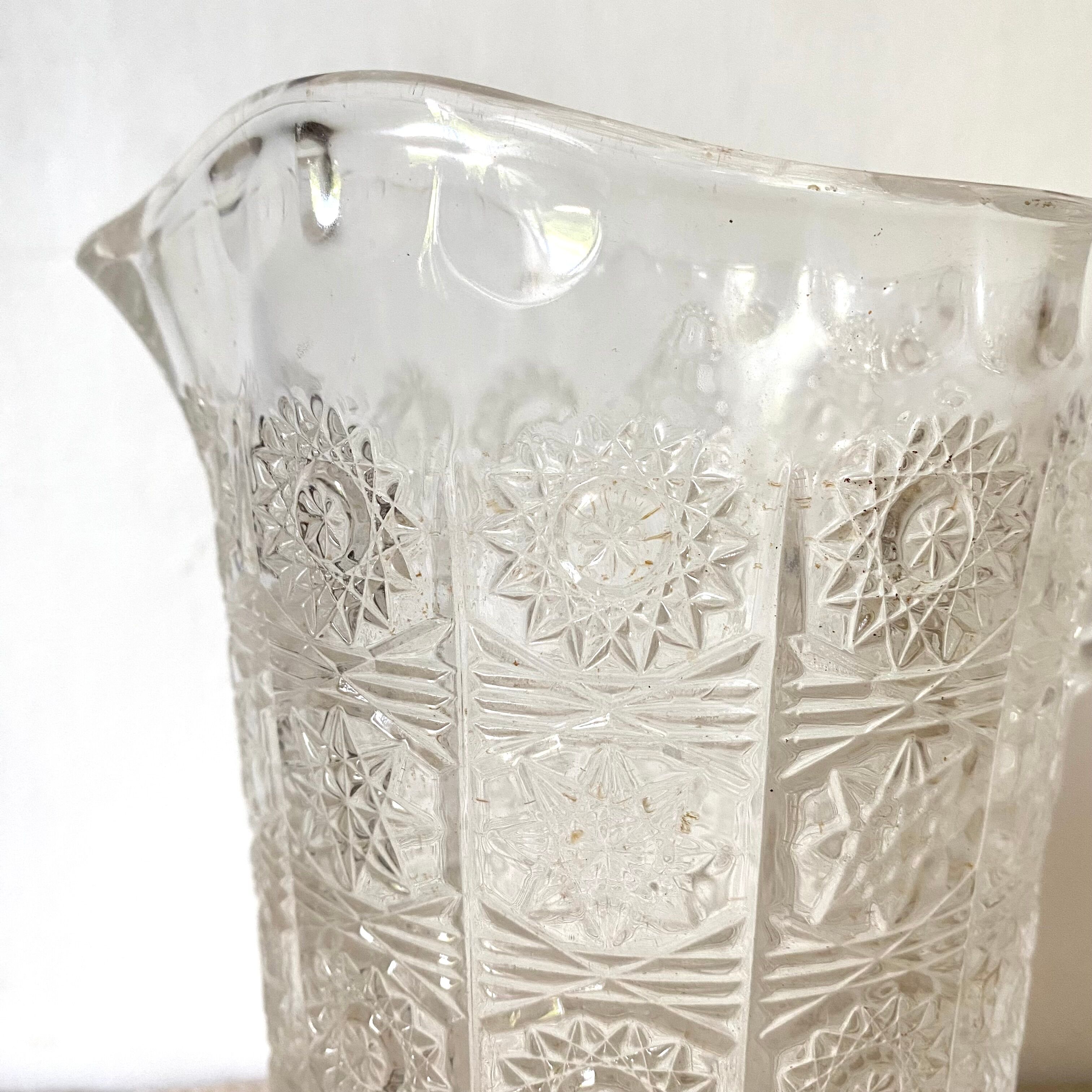 Pichet en verre moulé 23 cm
