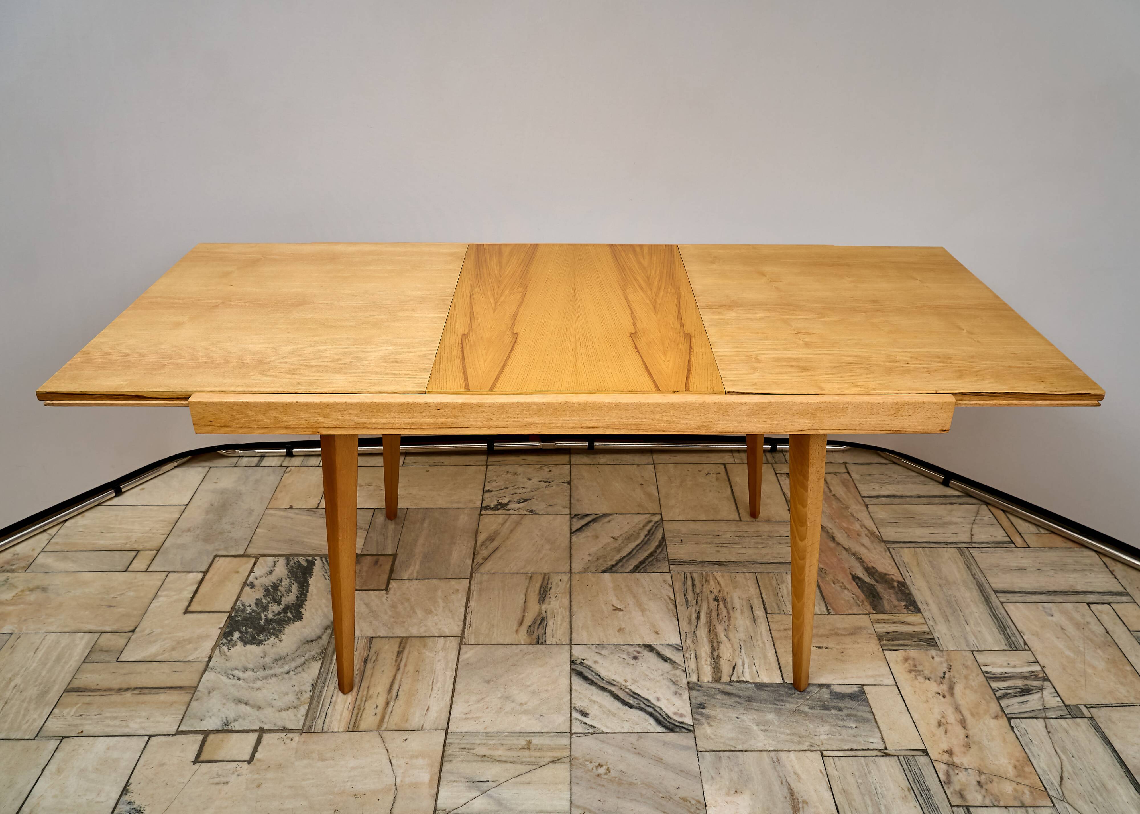 Table à manger extensible en frêne du milieu du siècle
