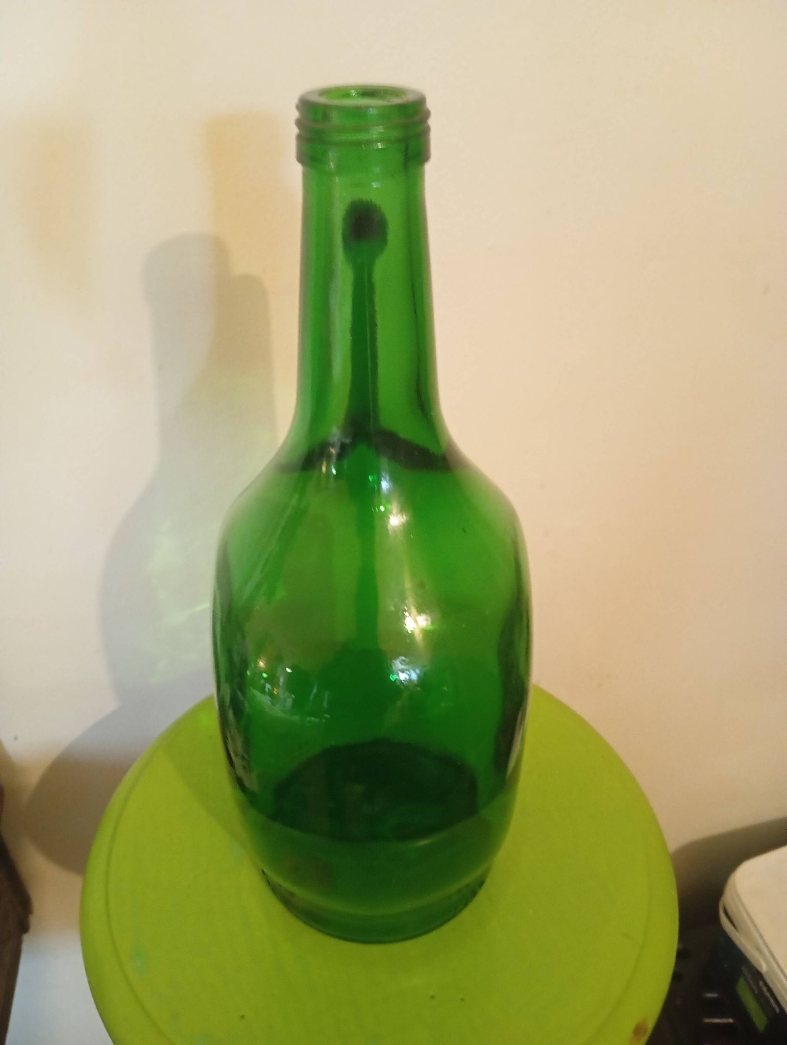 GREEN GLASS CRUCIBLE TYPE DAME JEANNE