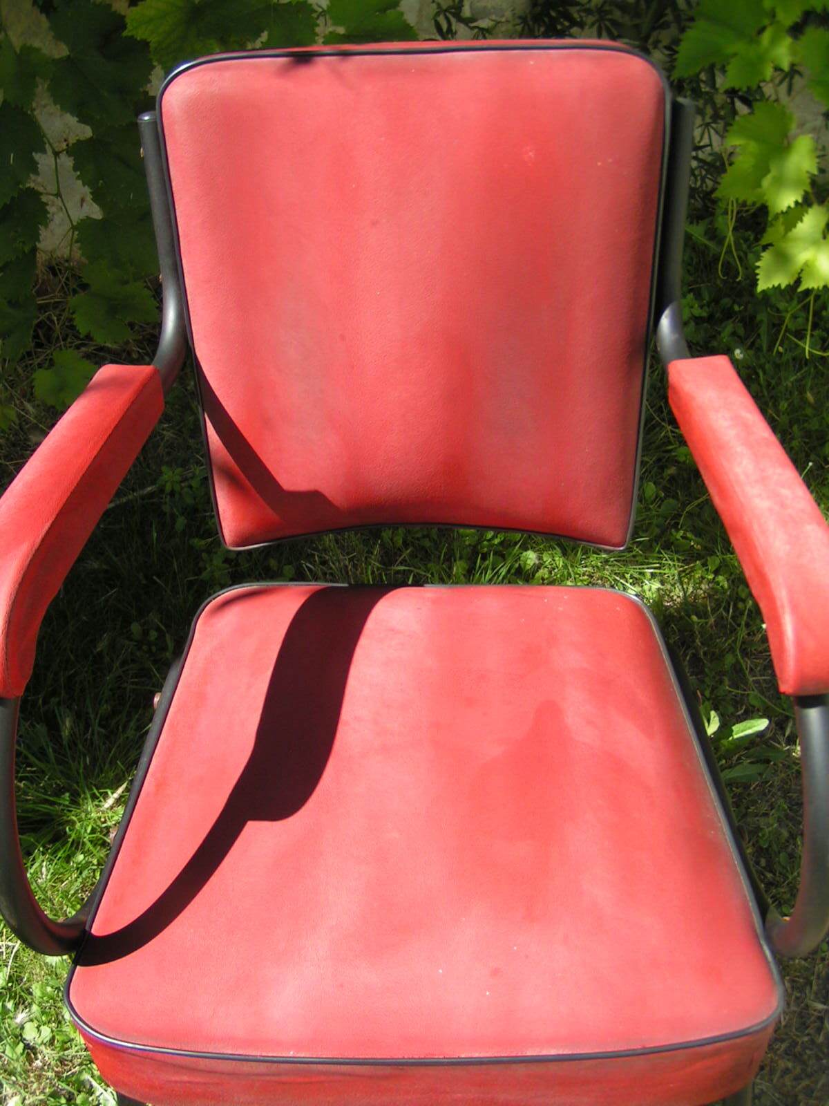 Chaises en skaï rouge années 60