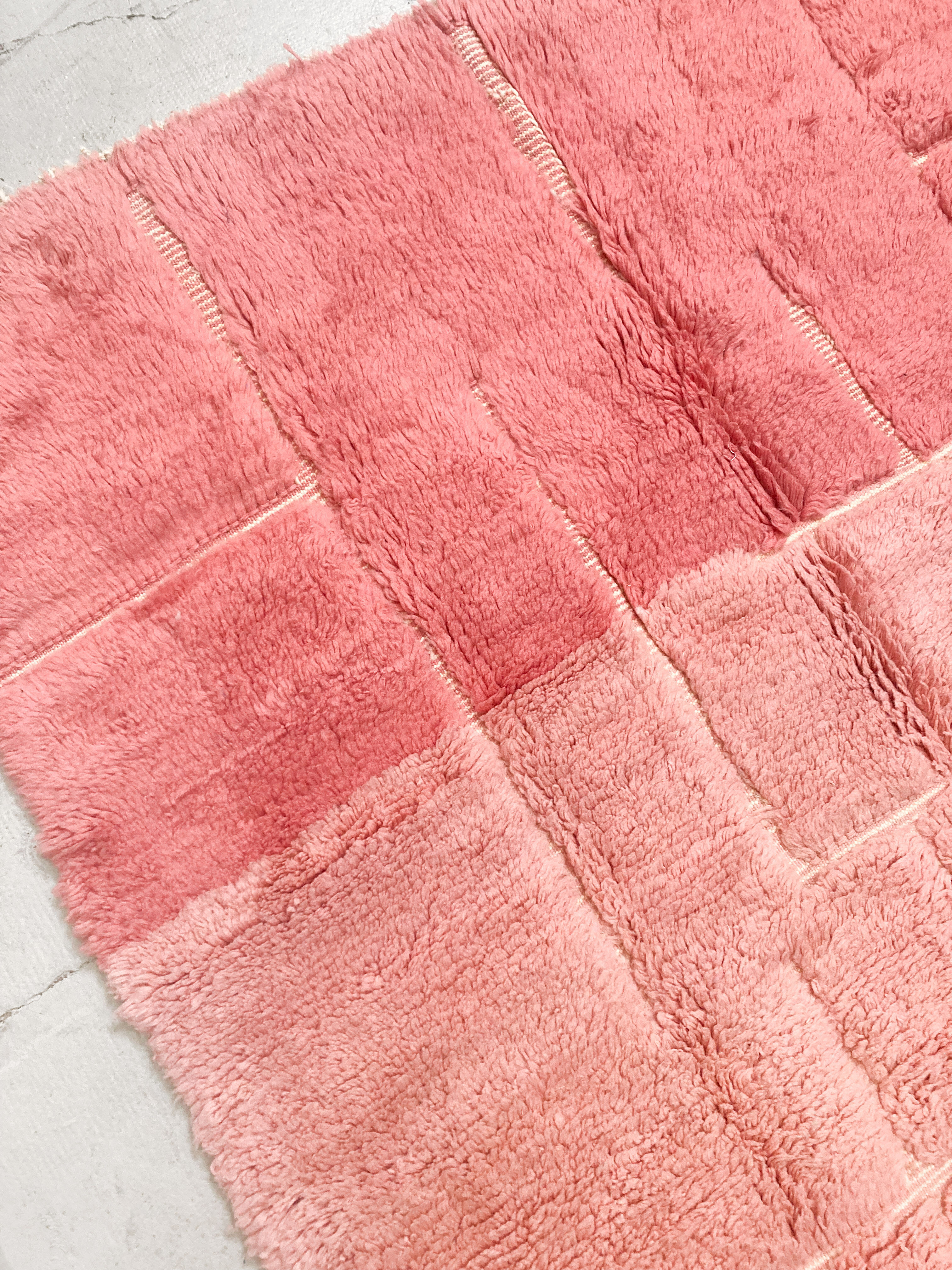 Moroccan berber carpet beni ouarain pink 2,28x1,52m