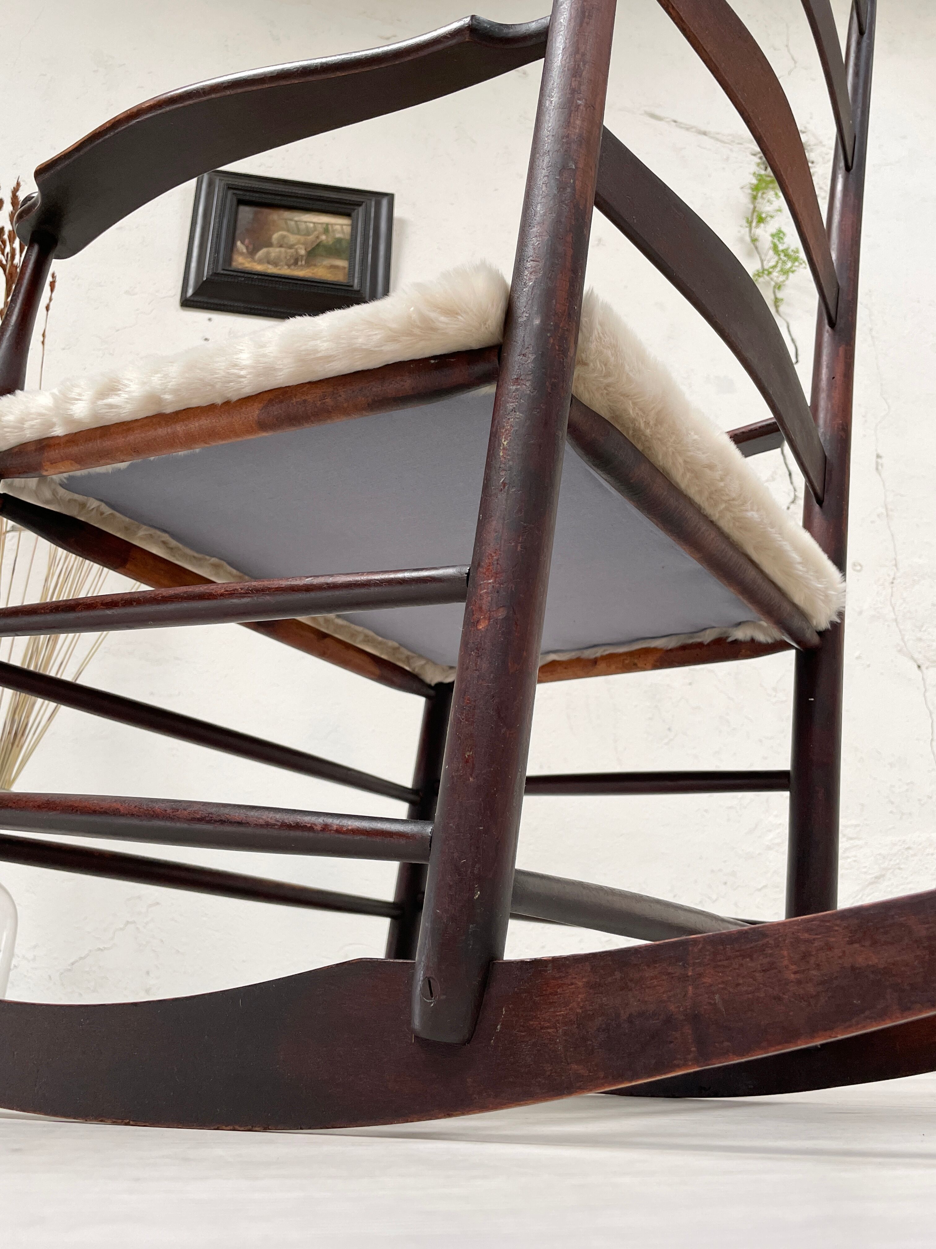 Rocking chair shaker