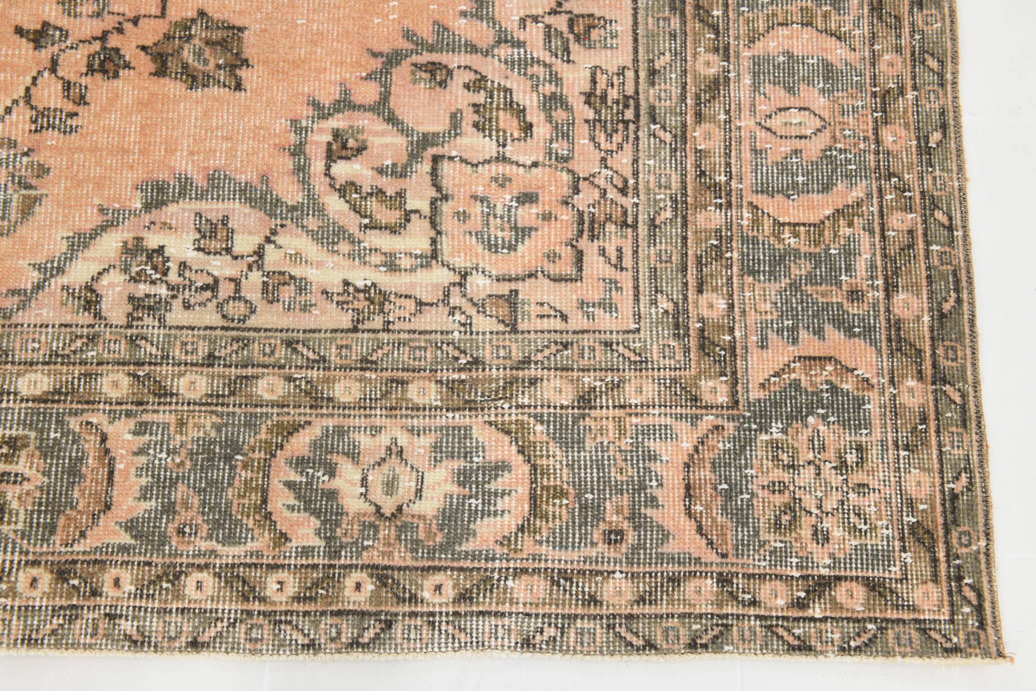 Tapis persan vintage saumon et ivoire, médaillon floral noué main,182x284Cm