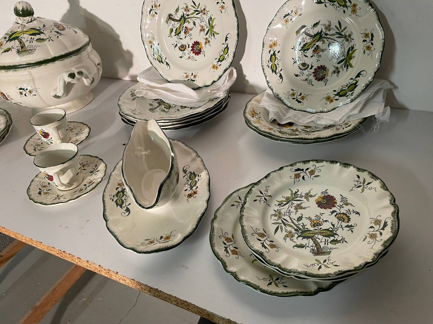 Sarreguemines earthenware table service