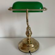 Desk lamp